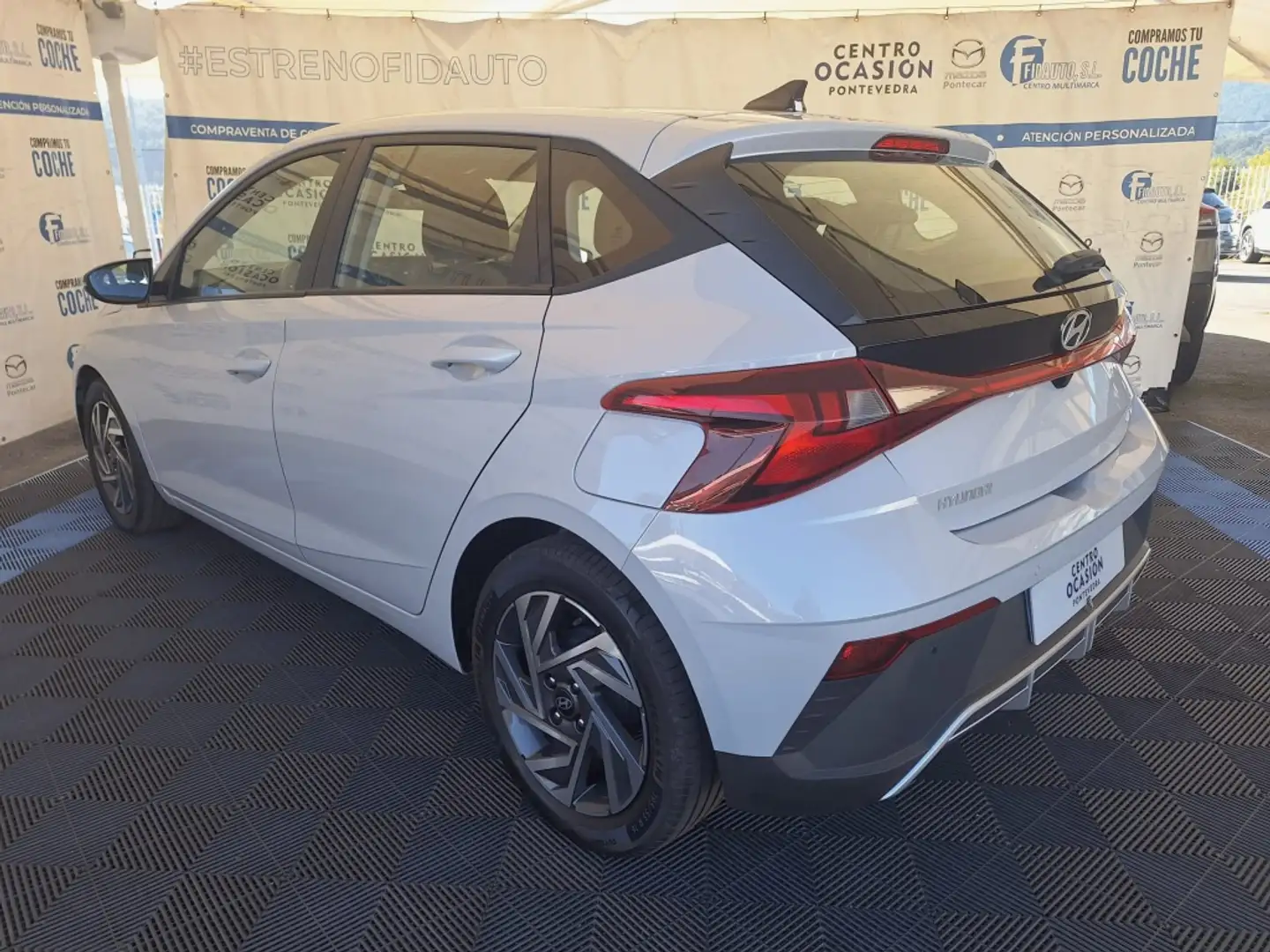 Hyundai i20 1.2 MPI Klass Gris - 2