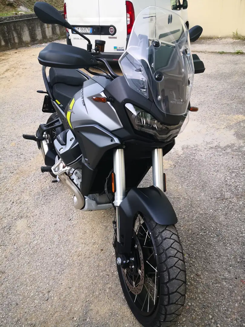 Moto Guzzi Stelvio Gris - 1