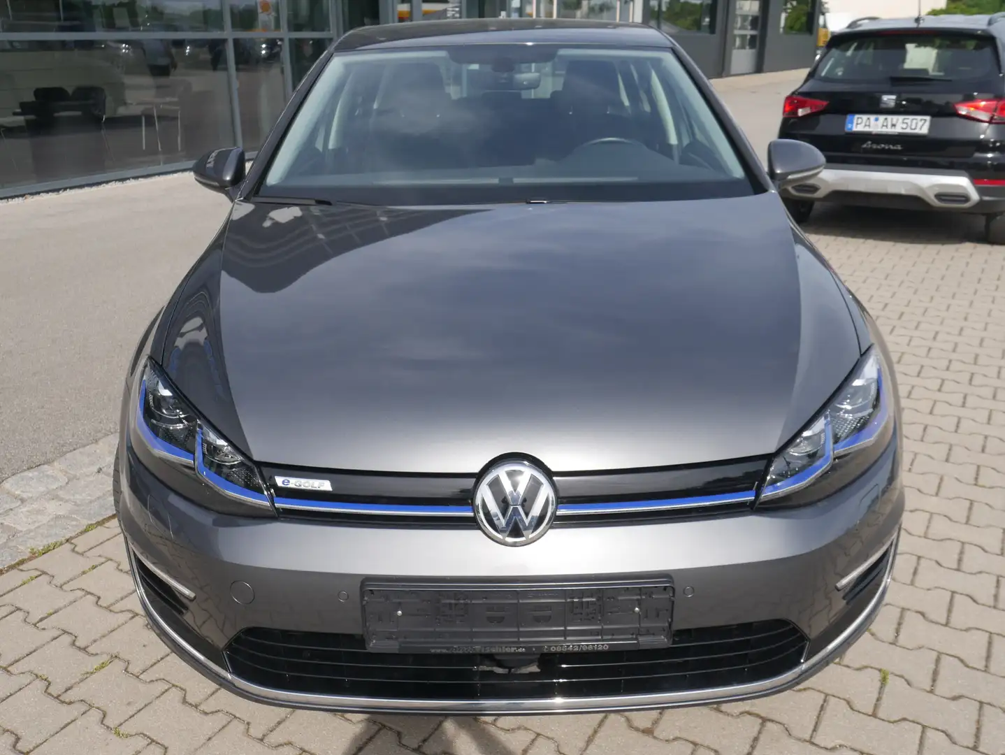 Volkswagen Golf e- VII Lim. DAB+ NAVI CD Climatronic Winter-Paket Grau - 2