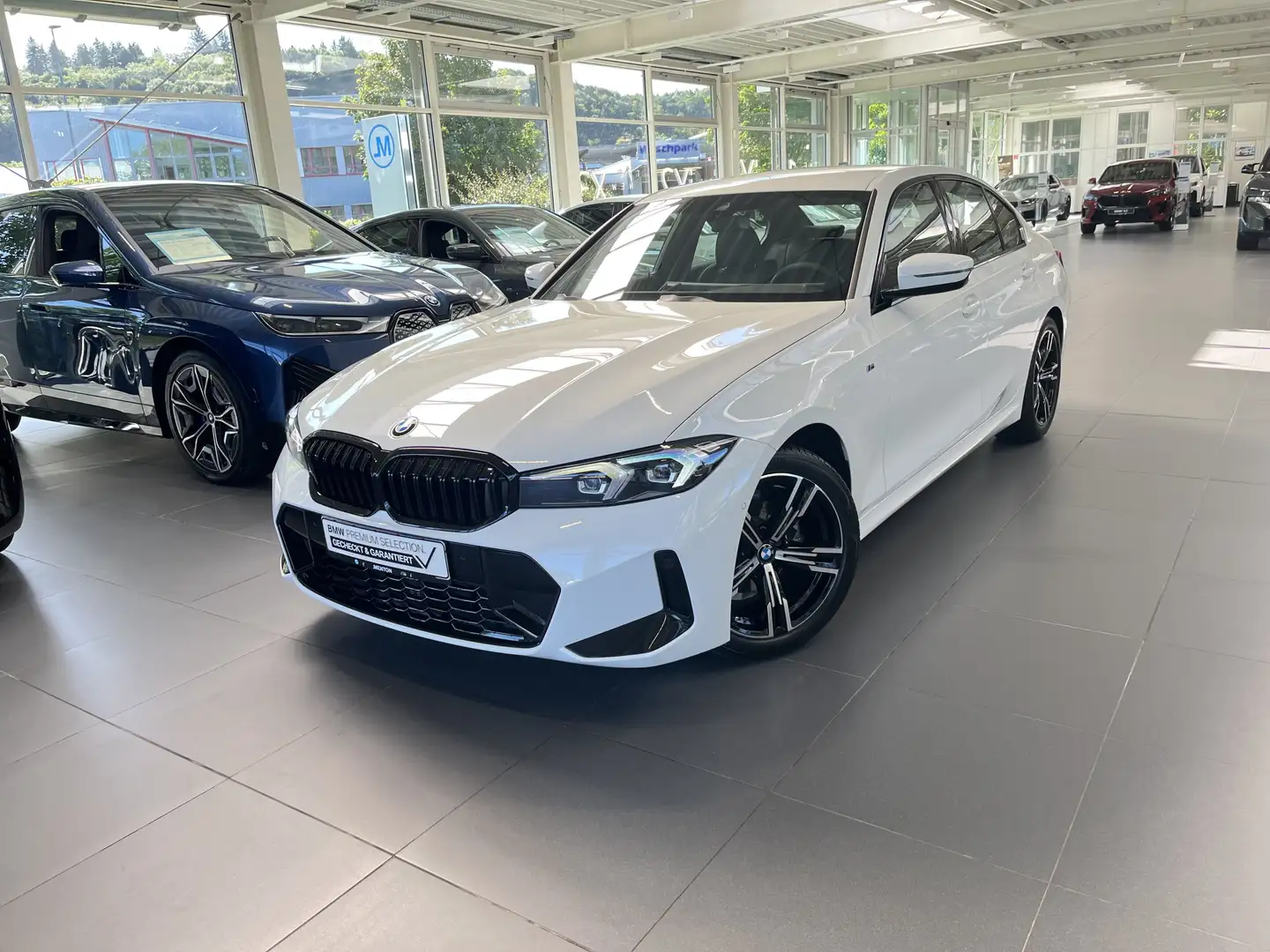 BMW 318 i Limousine M Sportpaket variable Sportlenkung/RFK Weiß - 2