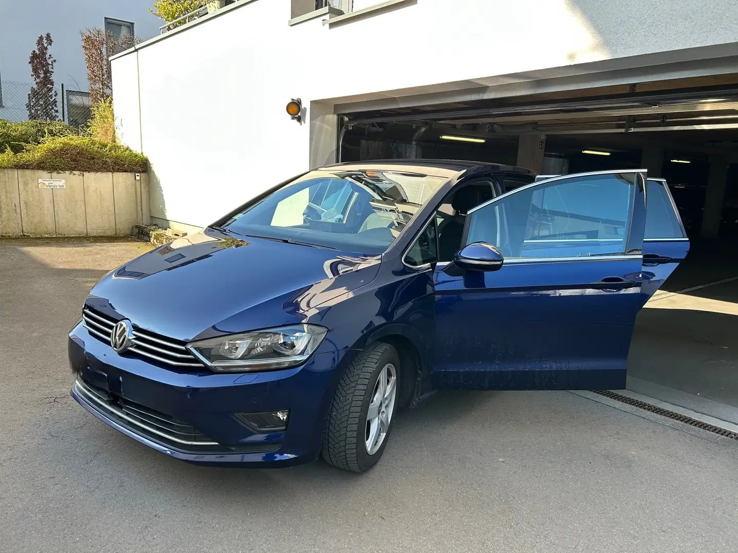 Volkswagen Golf Sportsvan Golf Sportsvan Highline1.4 TSI 110 Kw DSG7 Modrá - 1