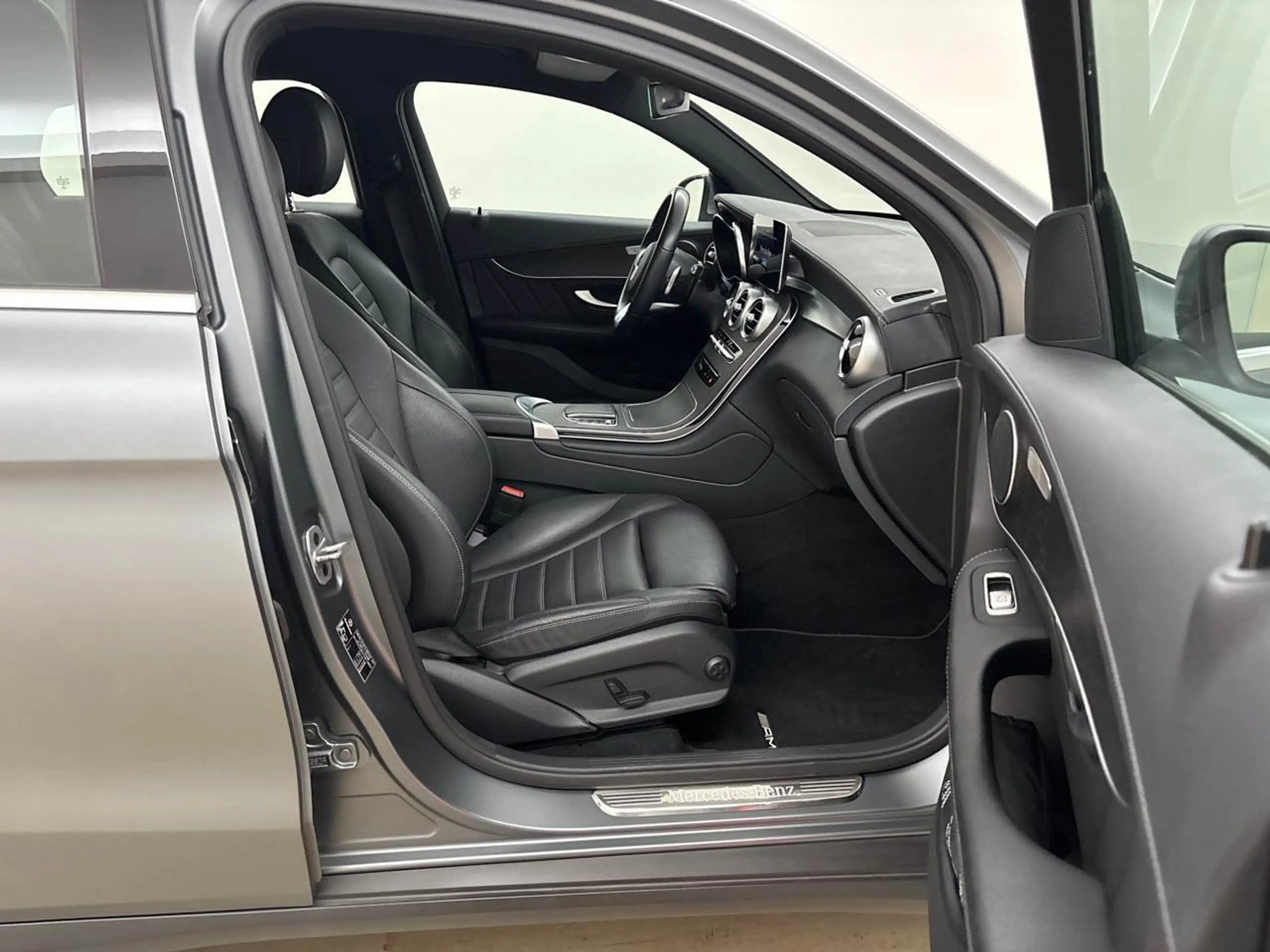 Mercedes-Benz GLC 300 e AMG Line 4Matic SpoSi El.Heckkl. Key — photo 10