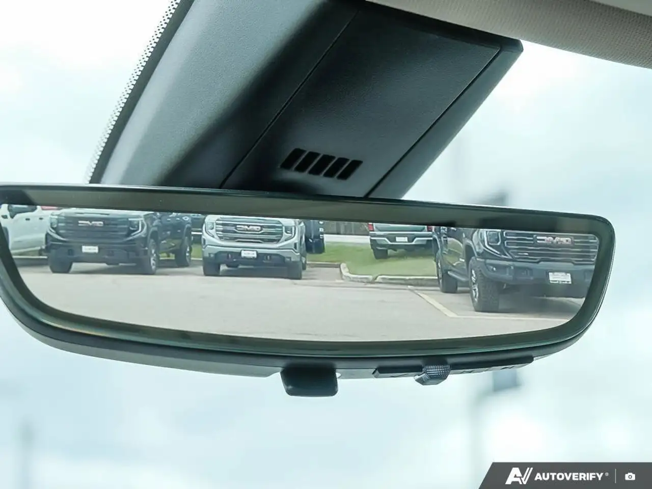 GMC Acadia снимка GMC Acadia