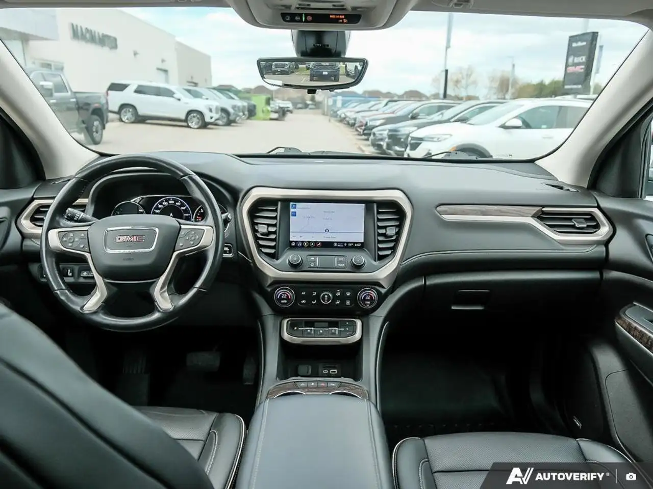GMC Acadia снимка GMC Acadia