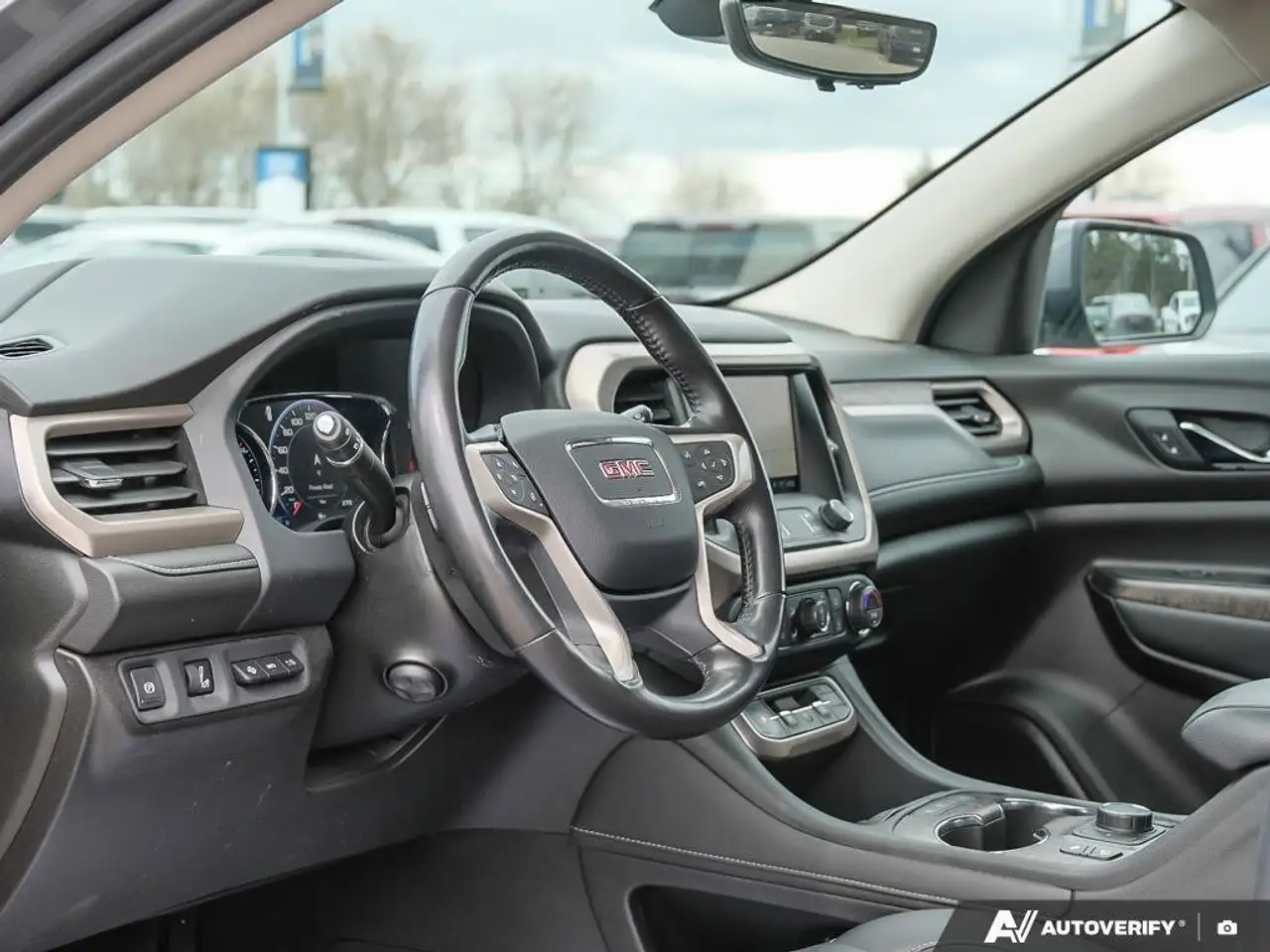 GMC Acadia снимка GMC Acadia