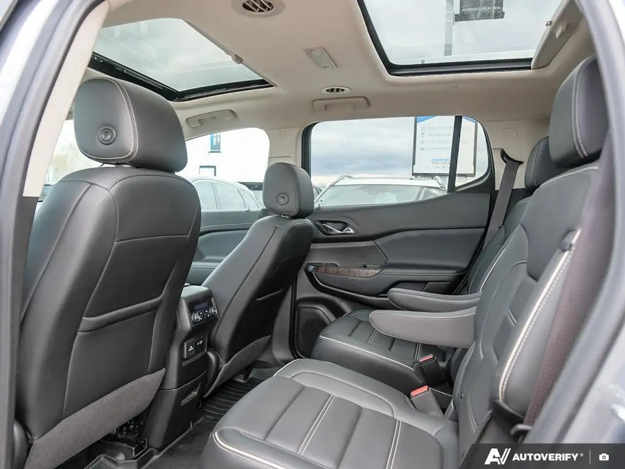 GMC Acadia снимка GMC Acadia