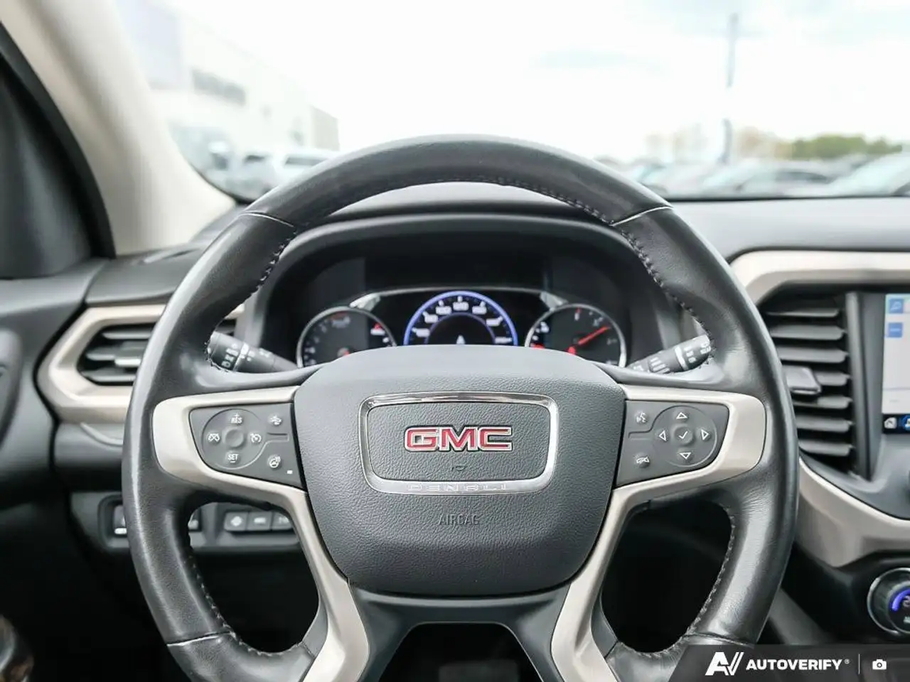 GMC Acadia снимка GMC Acadia