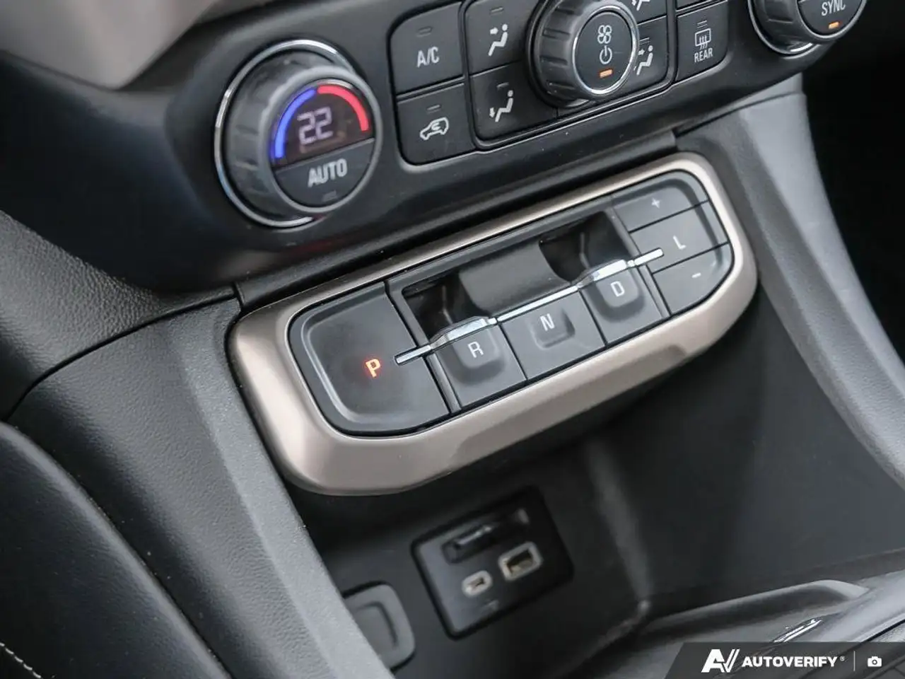 GMC Acadia снимка GMC Acadia