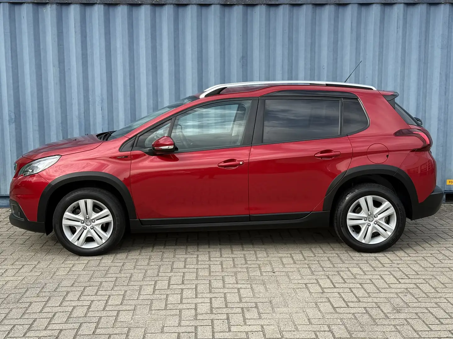 Peugeot 2008 110pk Signature | Airco | Buitenspiegels elektrisc Rouge - 2