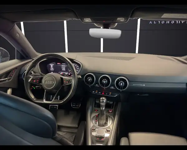 Audi TT view 13