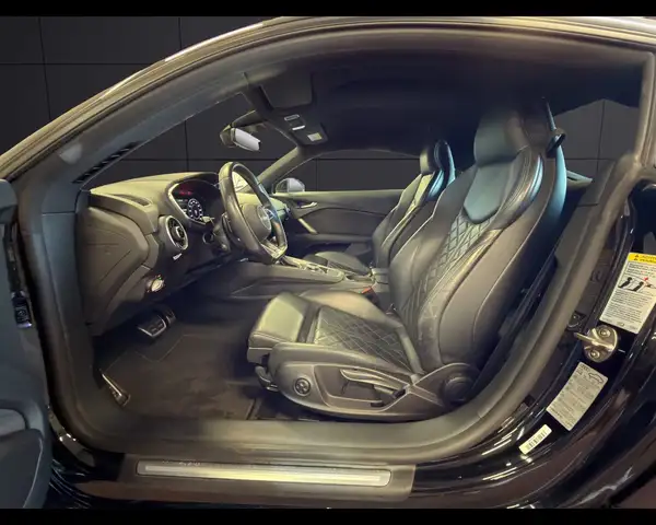 Audi TT view 9