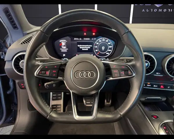 Audi TT view 11