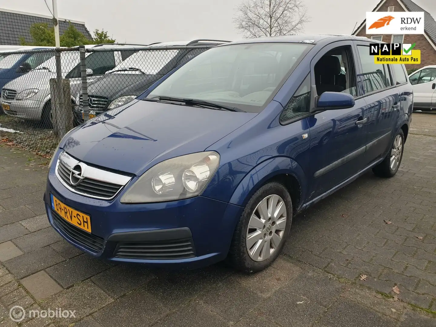 Opel Zafira 1.9 CDTi Essentia 7 persoons airco Blau - 1