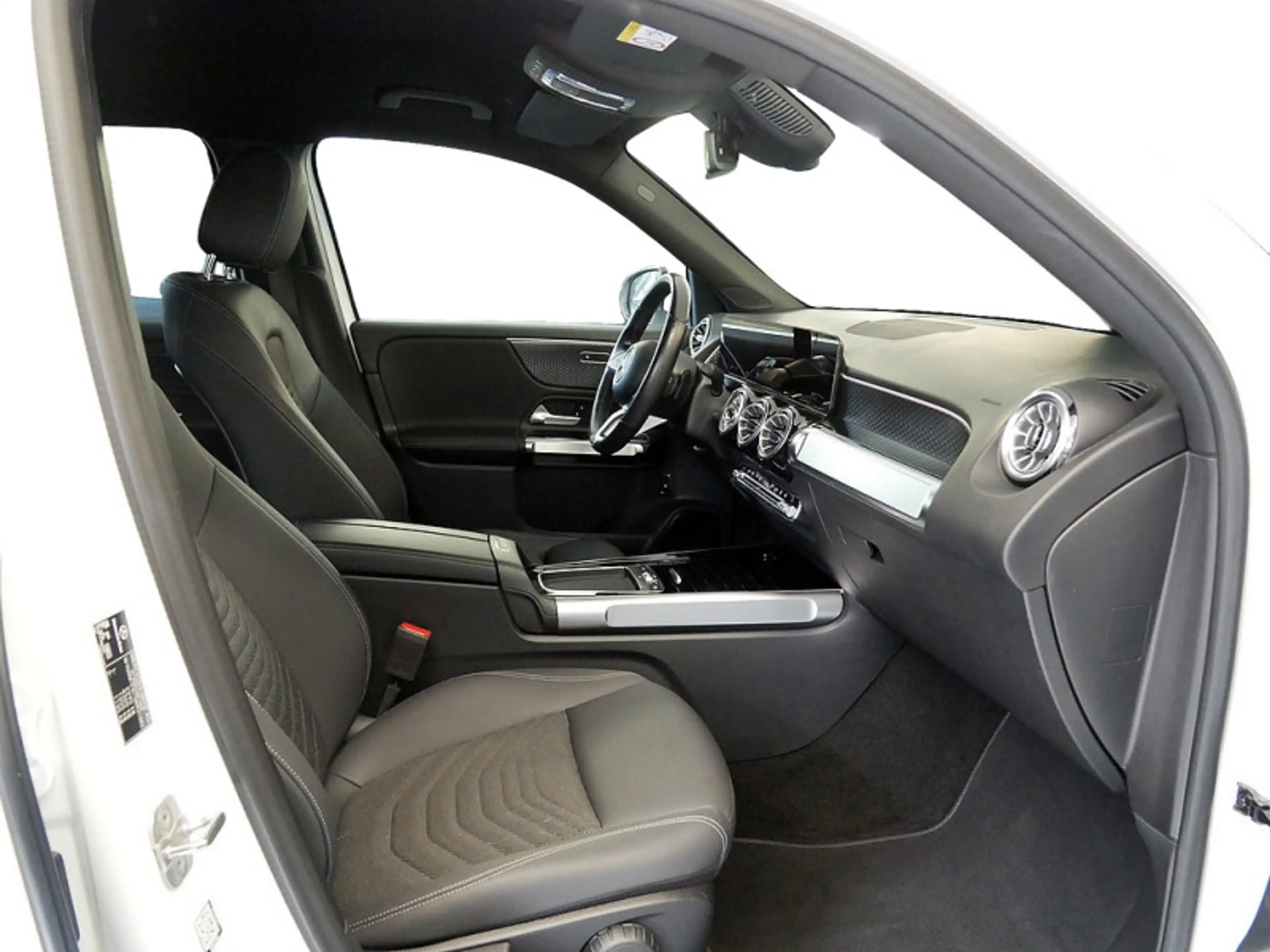 Mercedes-Benz GLB 220 d 4M , PROGRESSIVE MULTI AHK KAMERA SPUR — photo 6