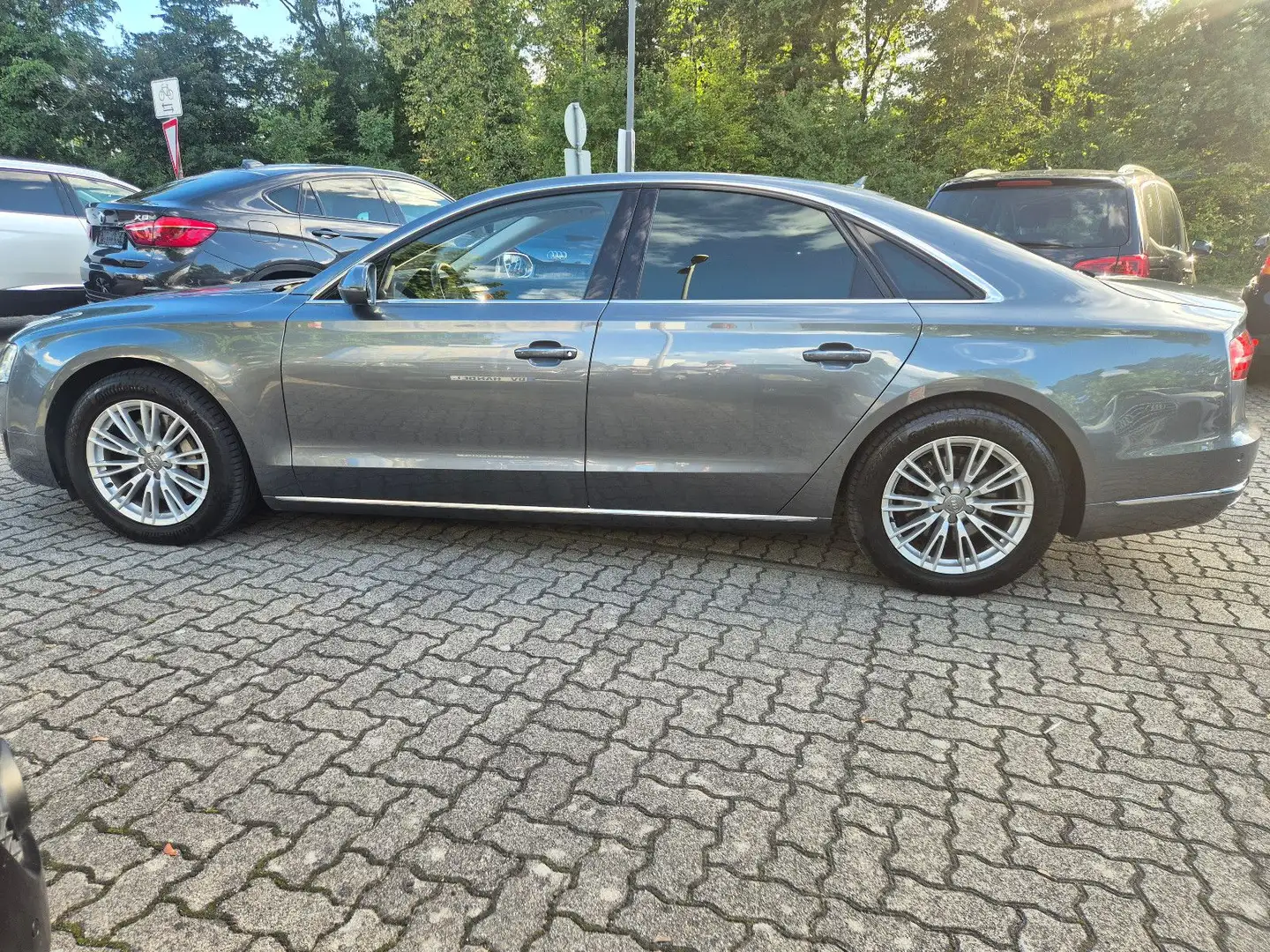 Audi A8 3.0 TDI clean diesel quattro Matrix/Bose/SSD Grau - 2