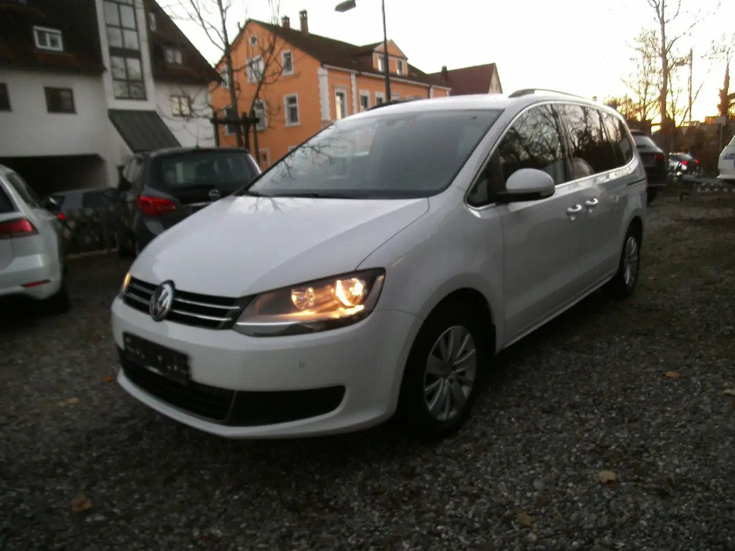 Volkswagen Sharan 2.0 DSG BMT/Start-Stopp/Navi/PDC/LM-Felgen/ABS/ESP Weiß - 1