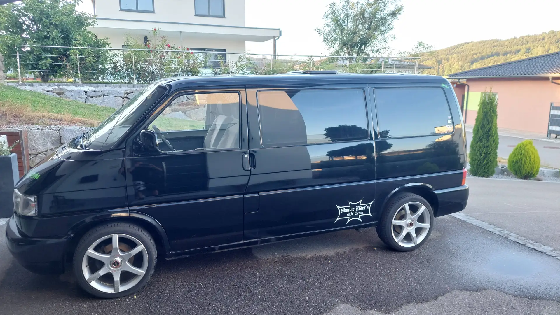 Volkswagen T4 Caravelle Caravelle 2-3-3 GL Syncro Schwarz - 2
