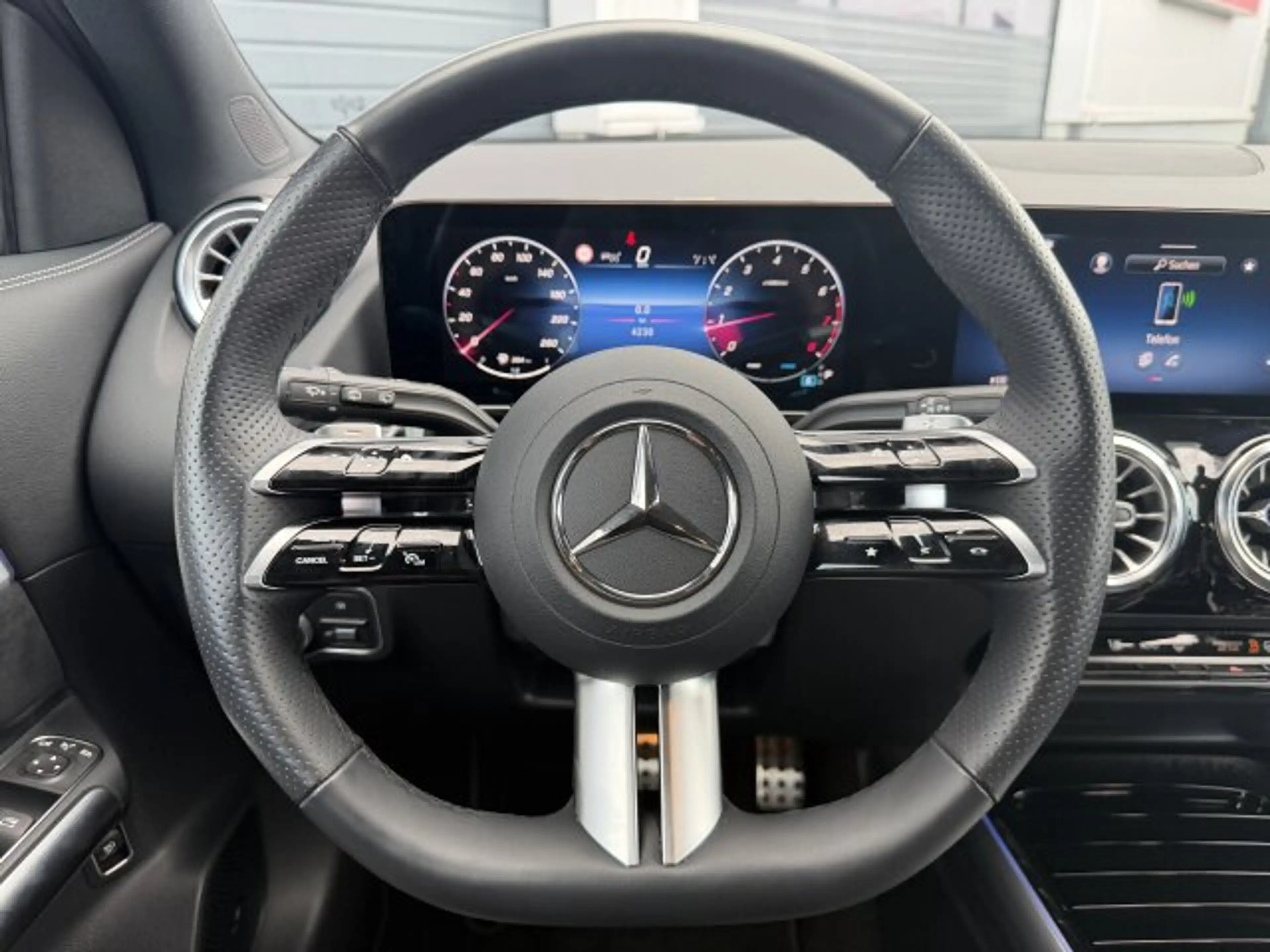 Mercedes-Benz GLA 200 GLA 200 AMG Night Multibeam Distr. Sound AHK 20" — photo 12