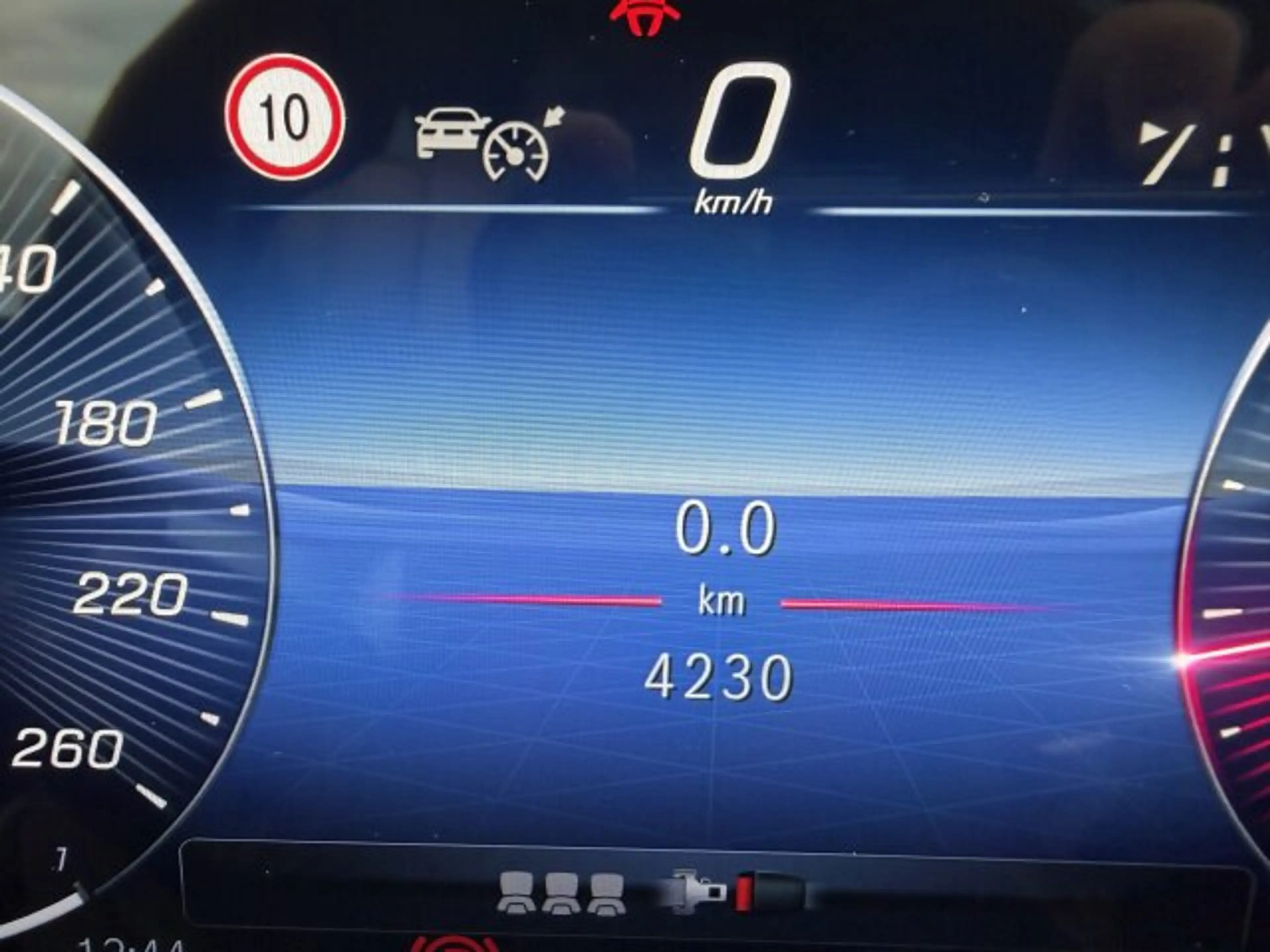 Mercedes-Benz GLA 200 GLA 200 AMG Night Multibeam Distr. Sound AHK 20" — photo 13