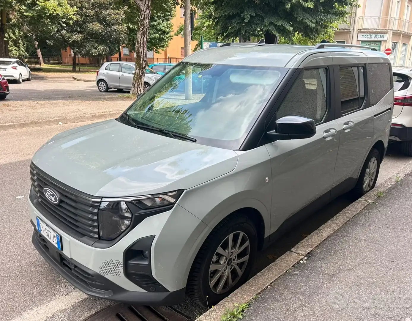 Ford Tourneo Courier 1.0 EcoBoost 125cv Titanium Autom. Gri - 2