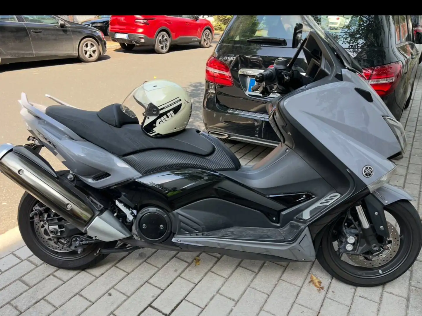 Yamaha TMAX 530 lux max Grigio - 1