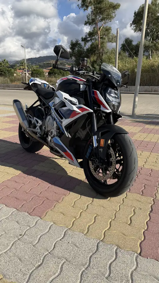 BMW M 1000 R
