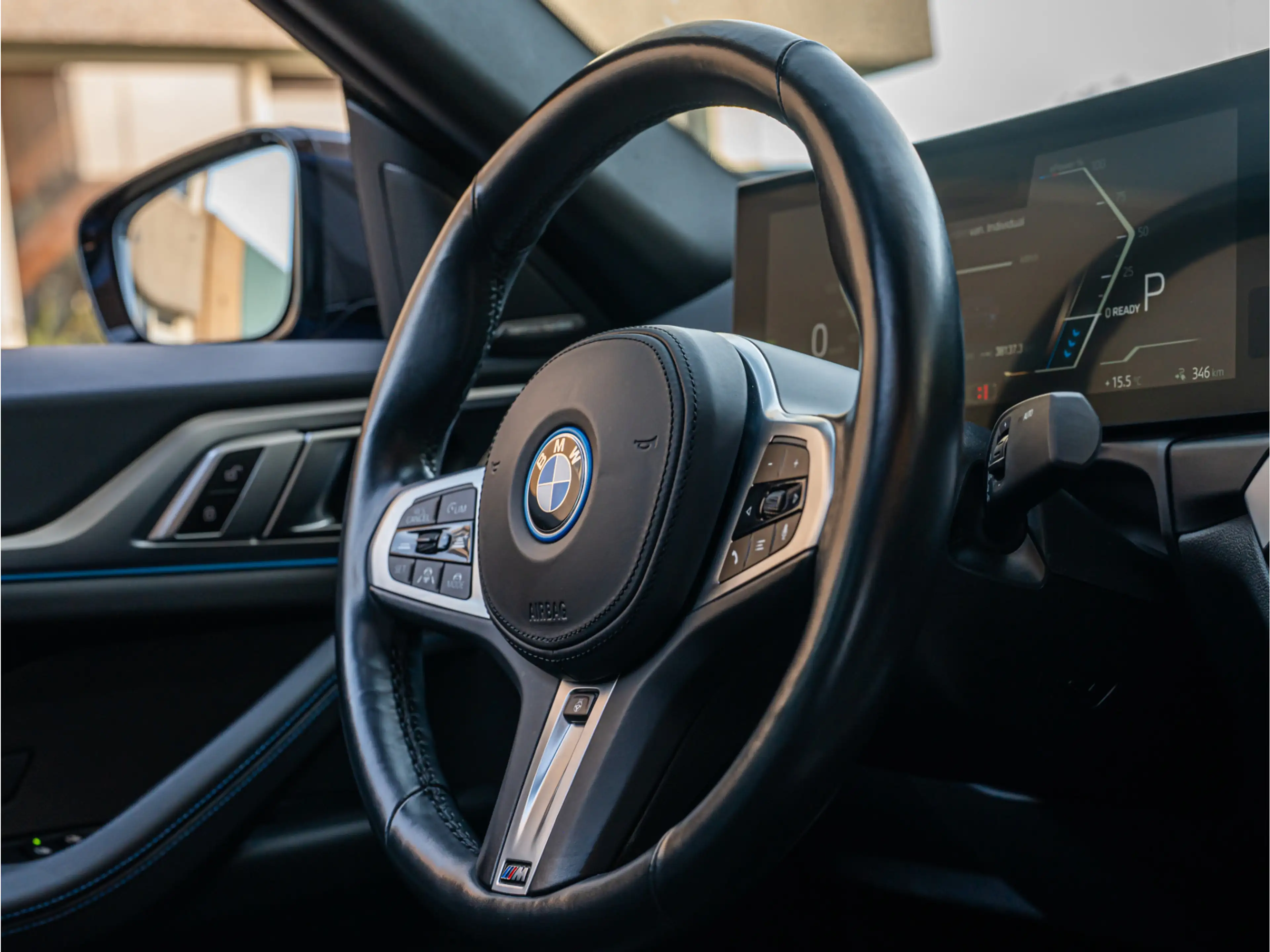 BMW i4 eDrive40 High Exe 84 kWh M-Sport PANO HUD CAMERA H — photo 17