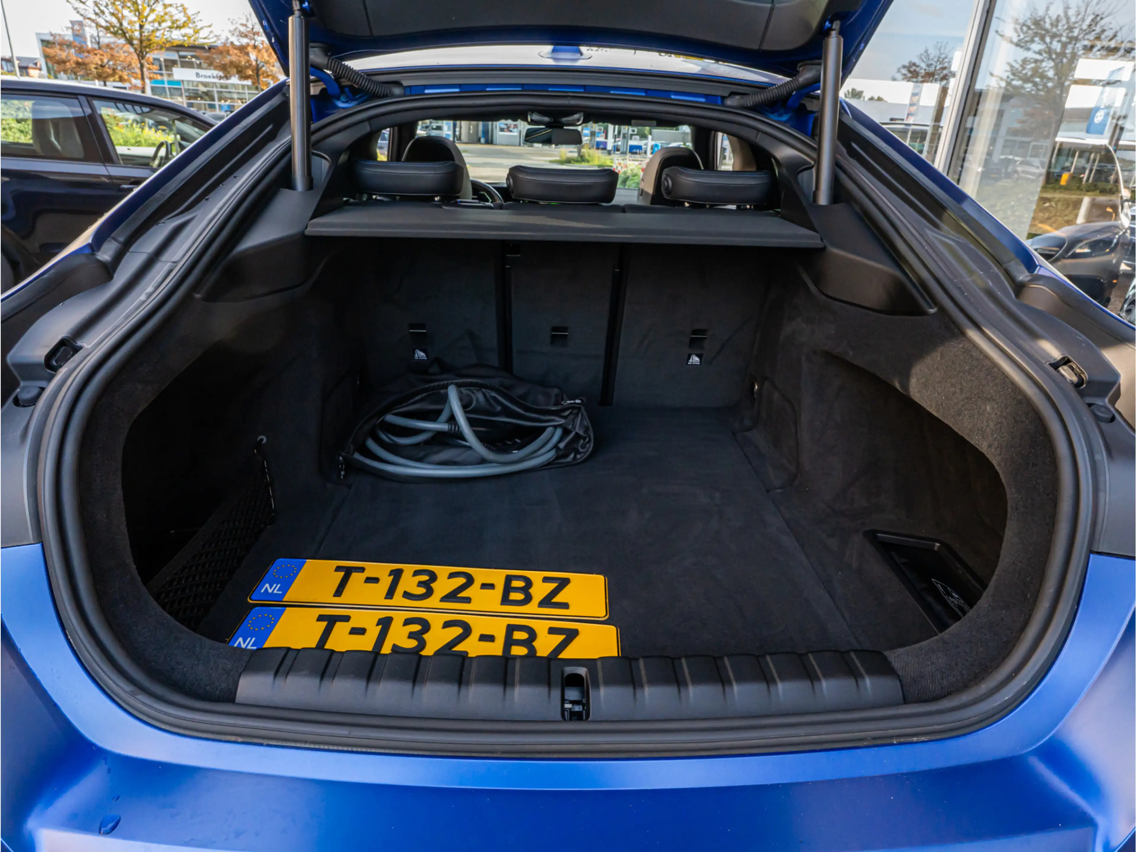 BMW i4 eDrive40 High Exe 84 kWh M-Sport PANO HUD CAMERA H — photo 19
