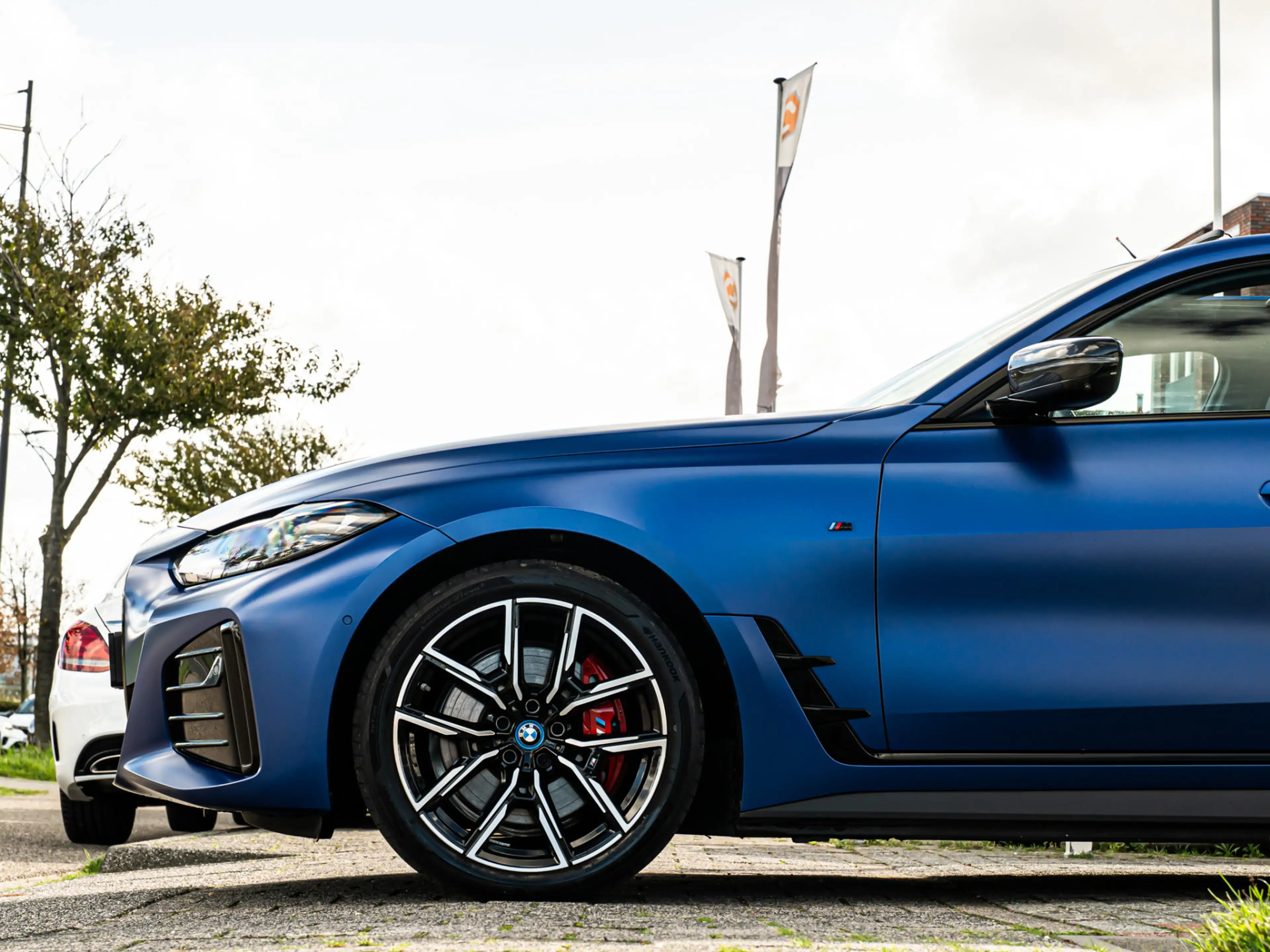 BMW i4 eDrive40 High Exe 84 kWh M-Sport PANO HUD CAMERA H — photo 26