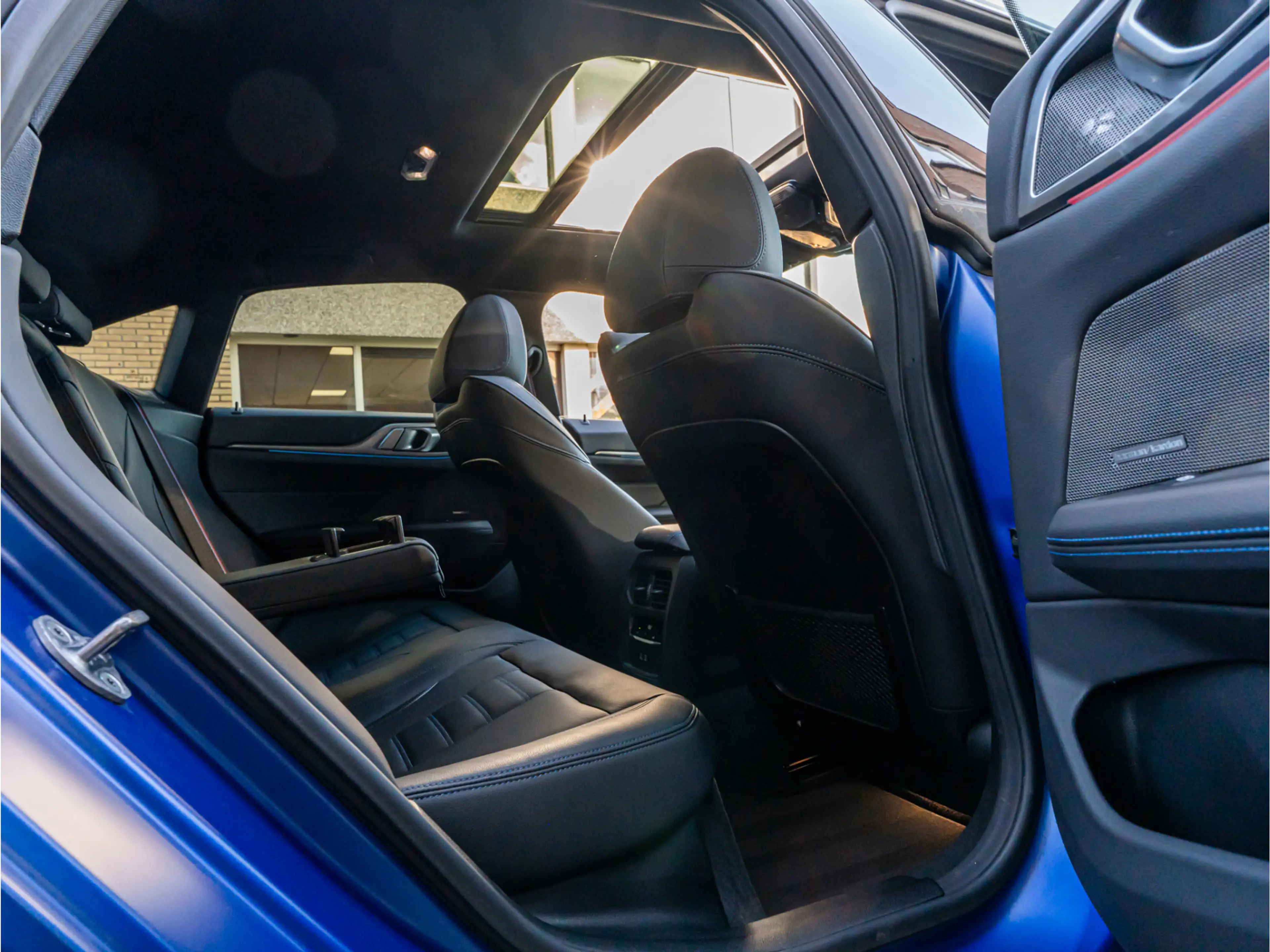 BMW i4 eDrive40 High Exe 84 kWh M-Sport PANO HUD CAMERA H — photo 25