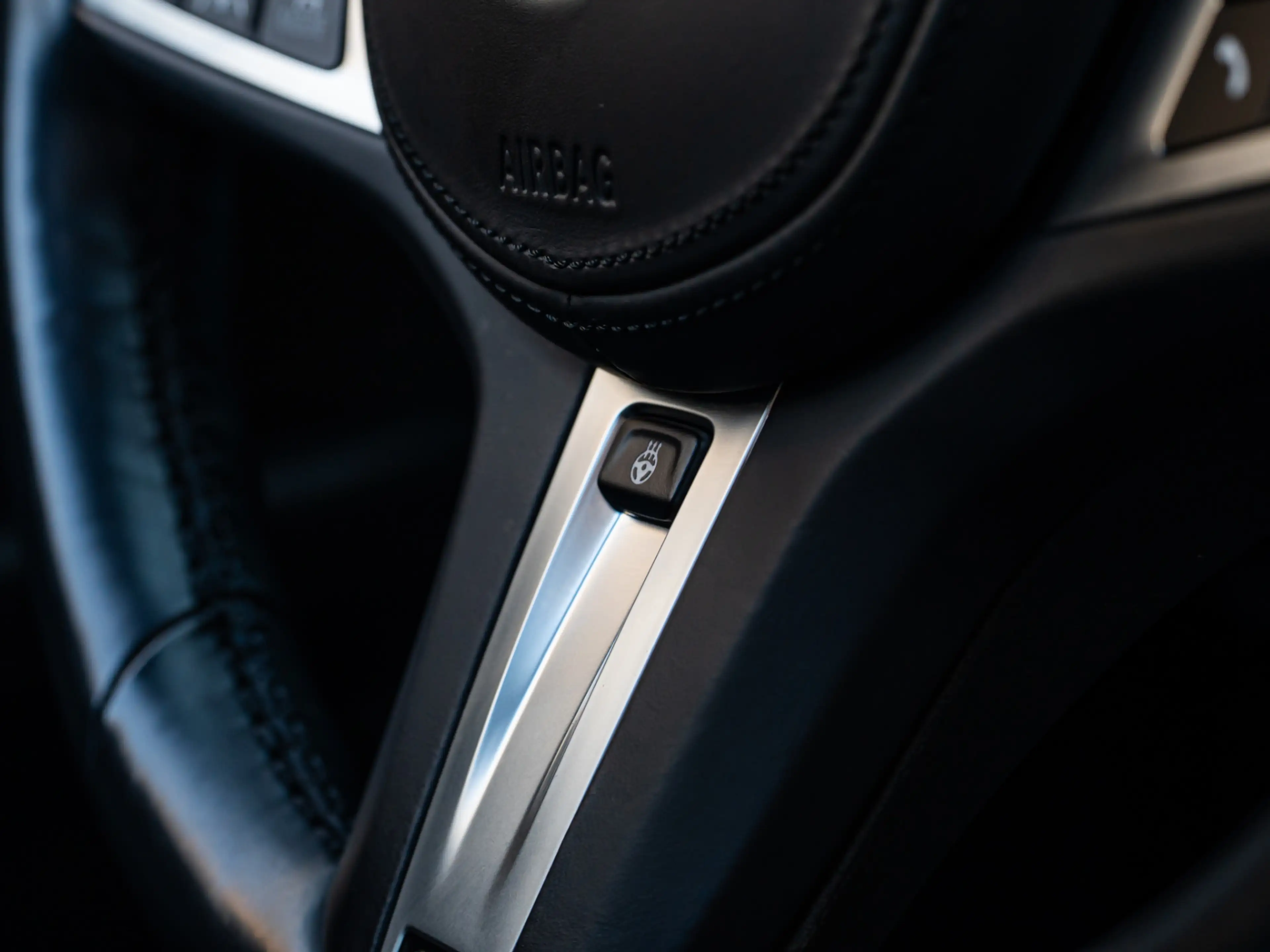 BMW i4 eDrive40 High Exe 84 kWh M-Sport PANO HUD CAMERA H — photo 34