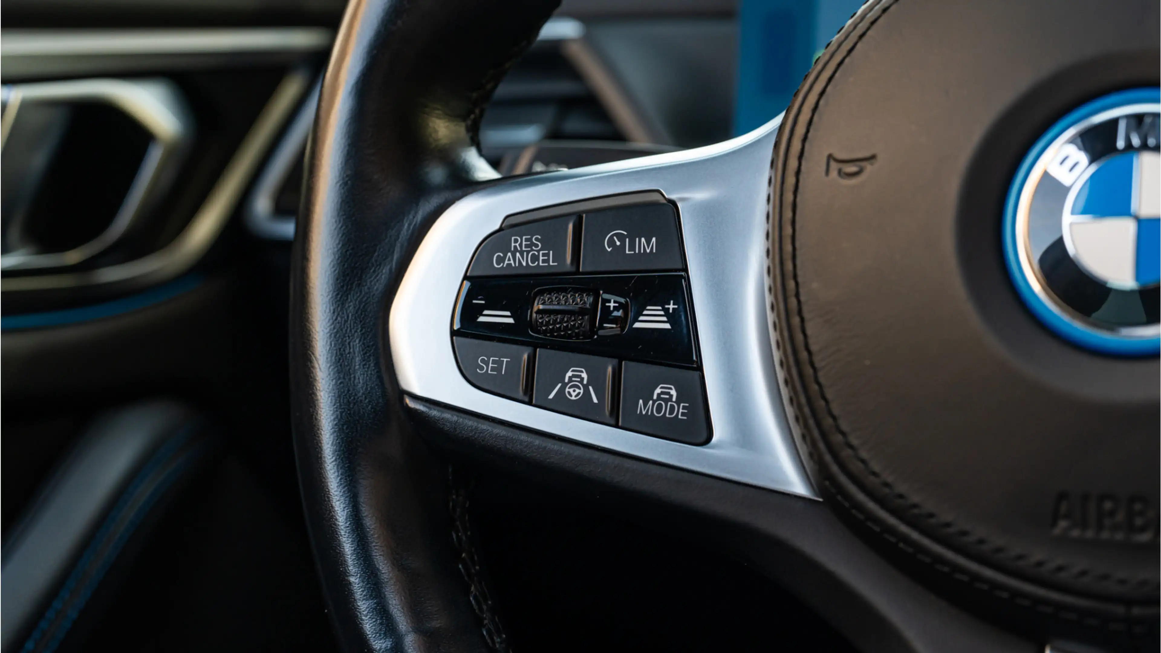 BMW i4 eDrive40 High Exe 84 kWh M-Sport PANO HUD CAMERA H — photo 13