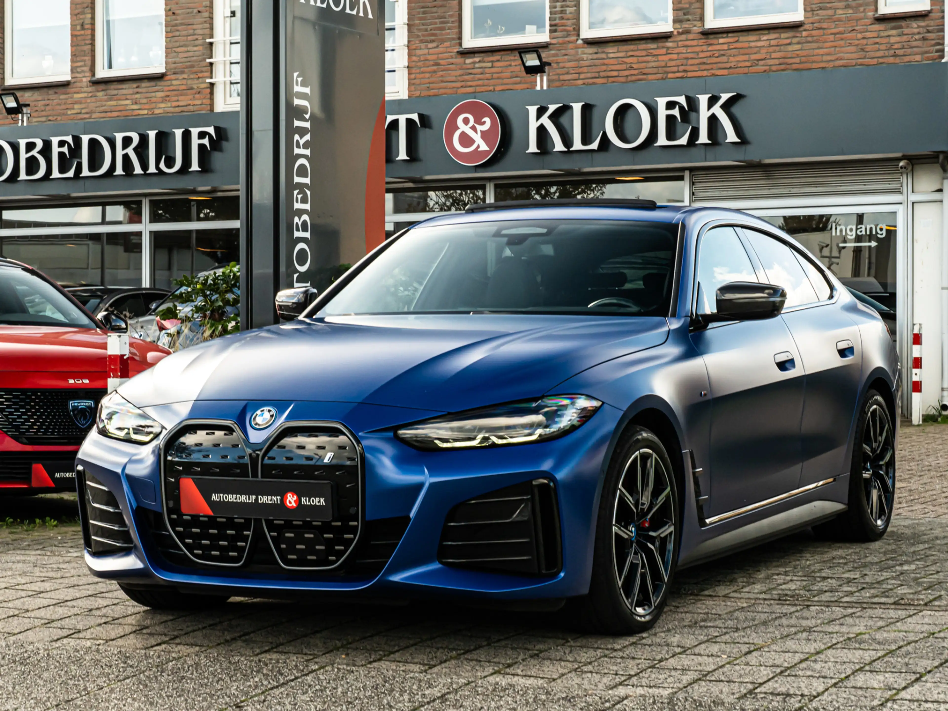 BMW i4 eDrive40 High Exe 84 kWh M-Sport PANO HUD CAMERA H — photo 31
