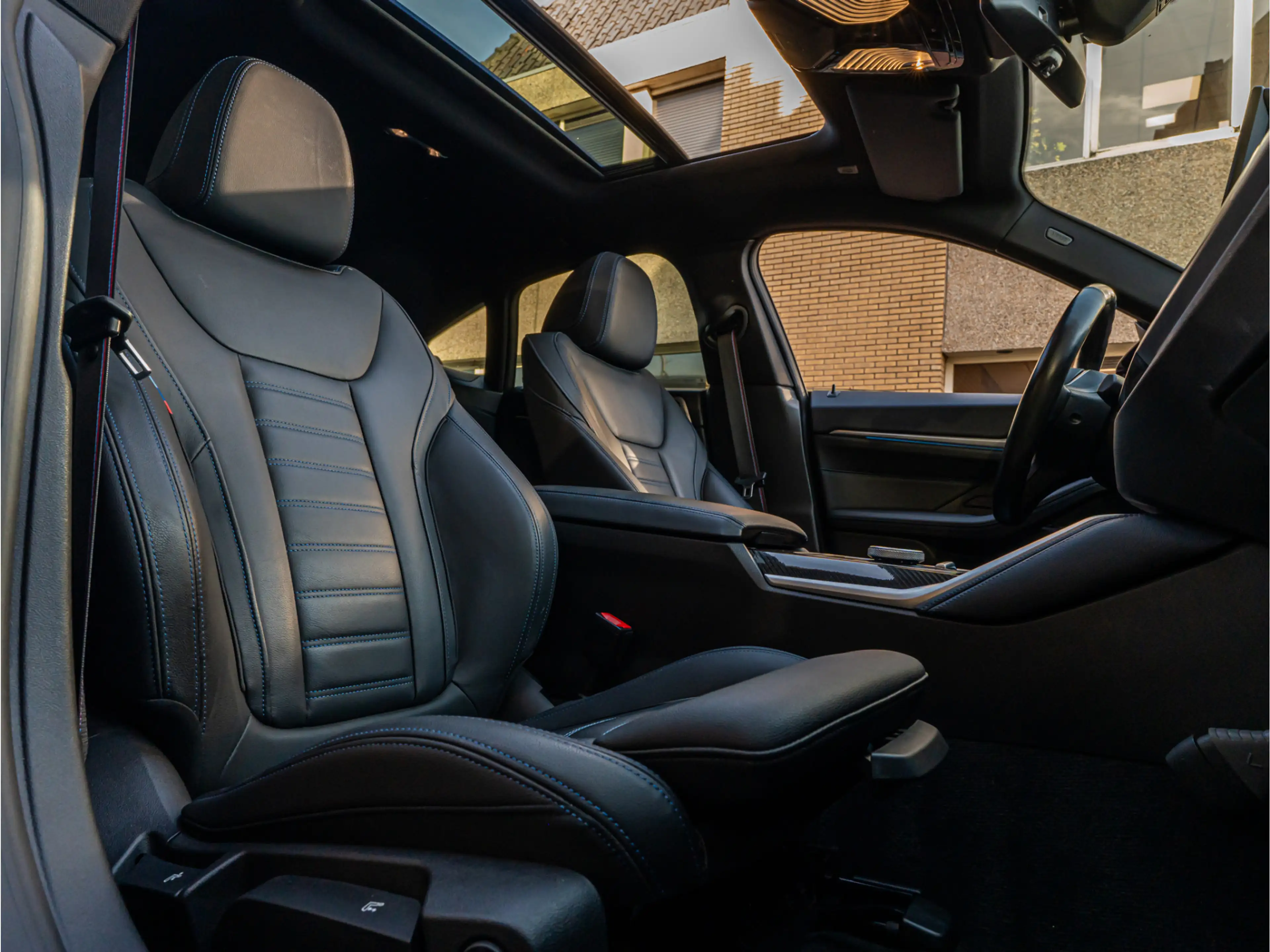 BMW i4 eDrive40 High Exe 84 kWh M-Sport PANO HUD CAMERA H — photo 4