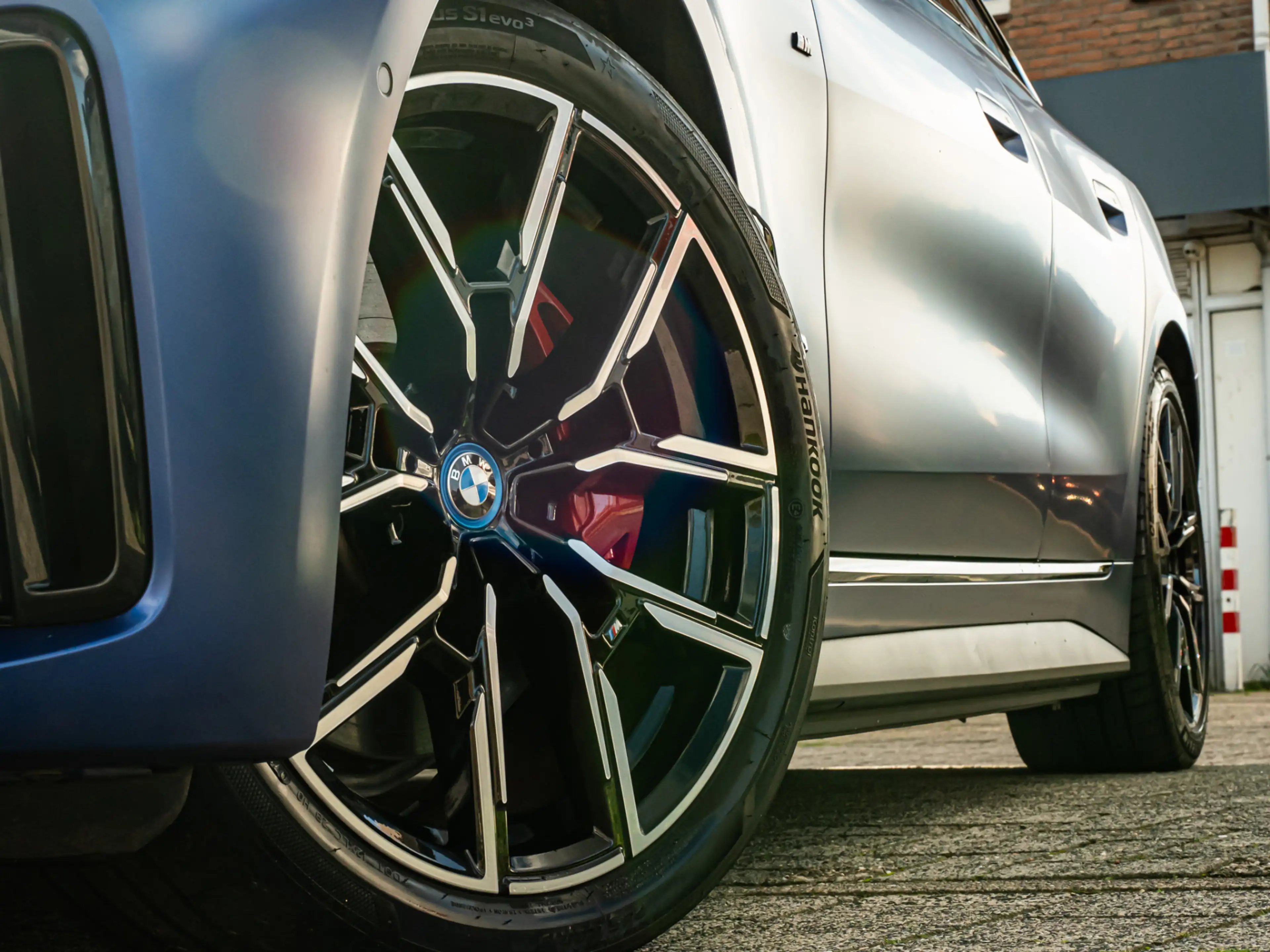 BMW i4 eDrive40 High Exe 84 kWh M-Sport PANO HUD CAMERA H — photo 33