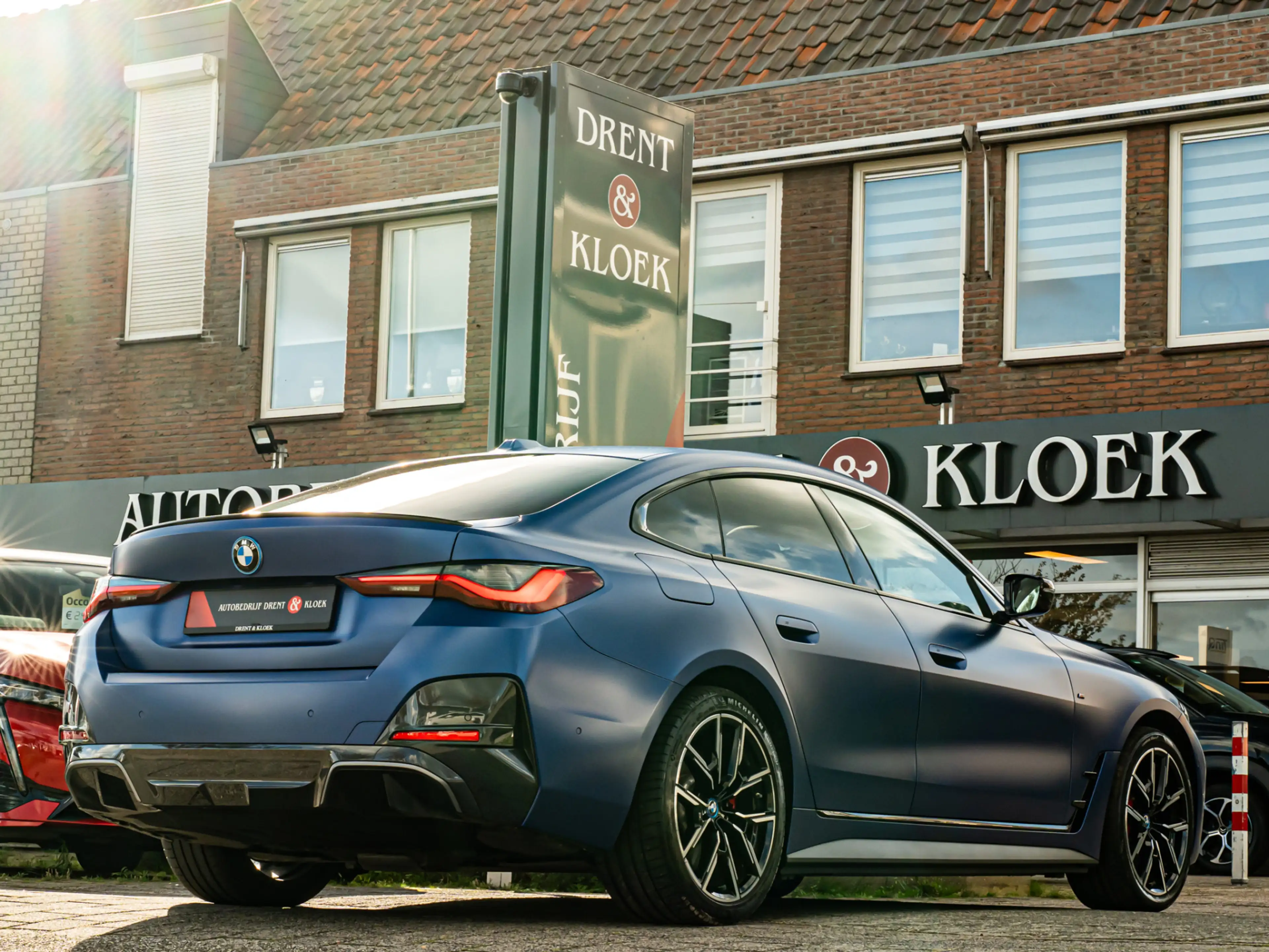 BMW i4 eDrive40 High Exe 84 kWh M-Sport PANO HUD CAMERA H — photo 3