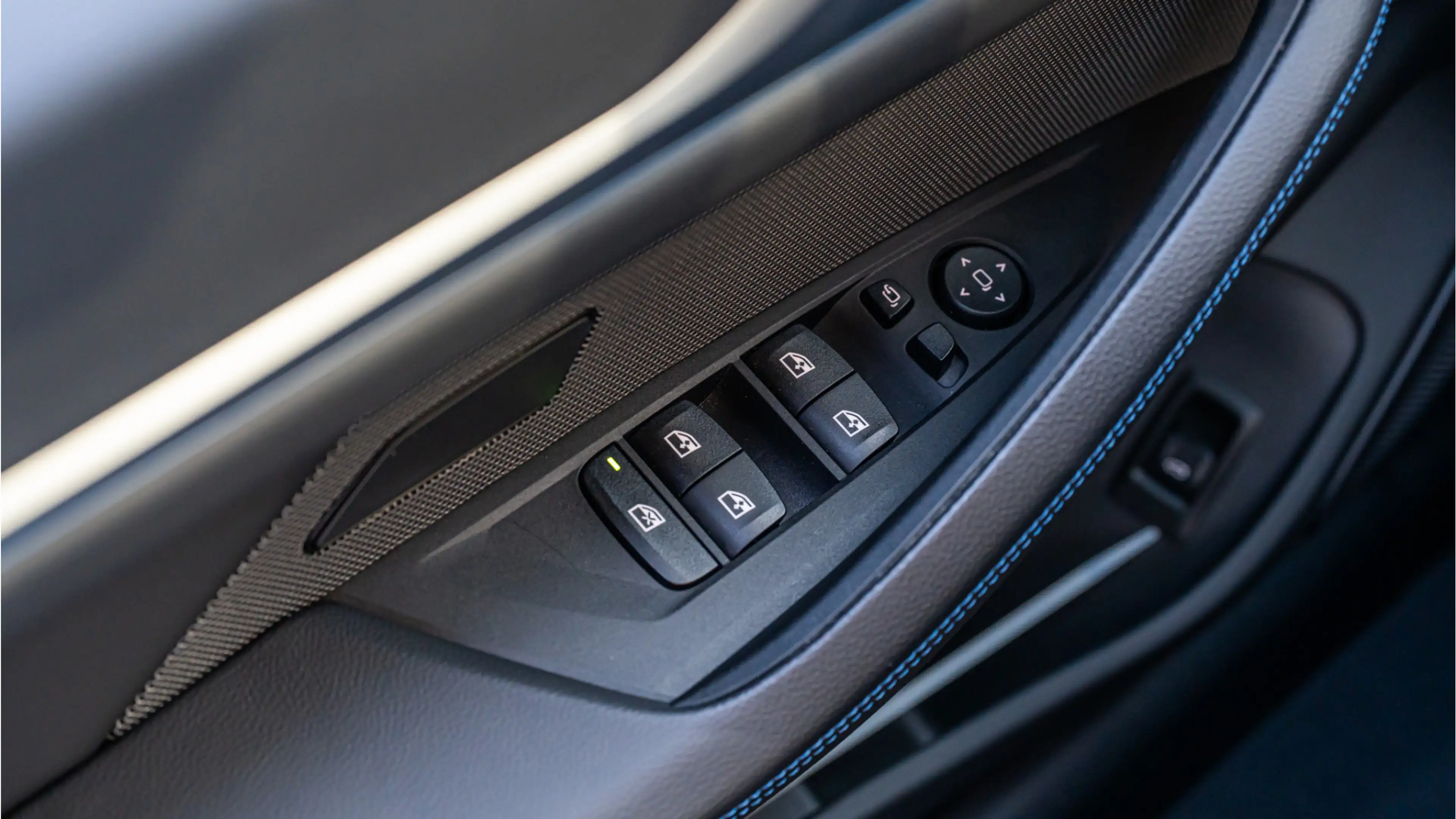 BMW i4 eDrive40 High Exe 84 kWh M-Sport PANO HUD CAMERA H — photo 18