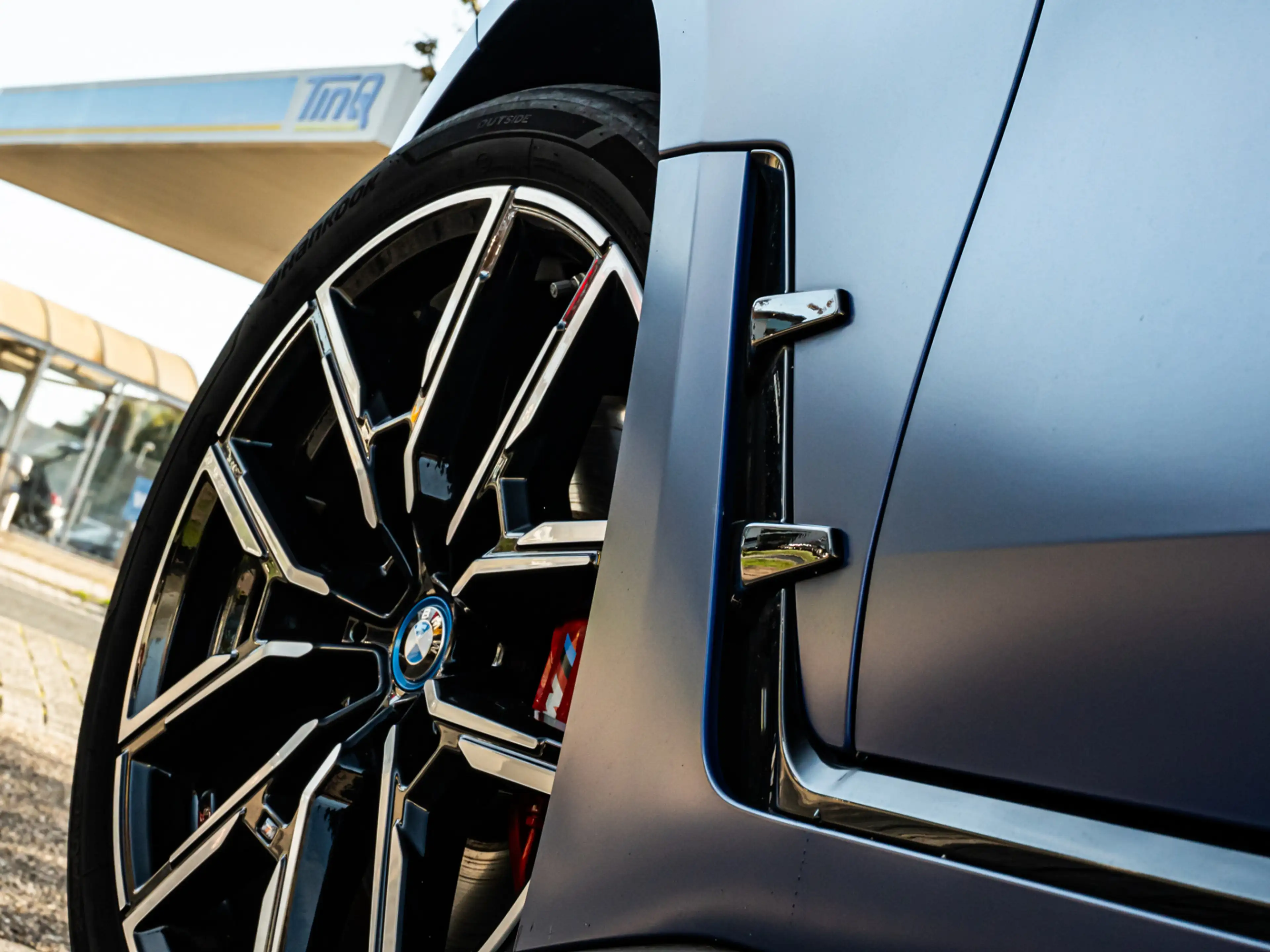 BMW i4 eDrive40 High Exe 84 kWh M-Sport PANO HUD CAMERA H — photo 29