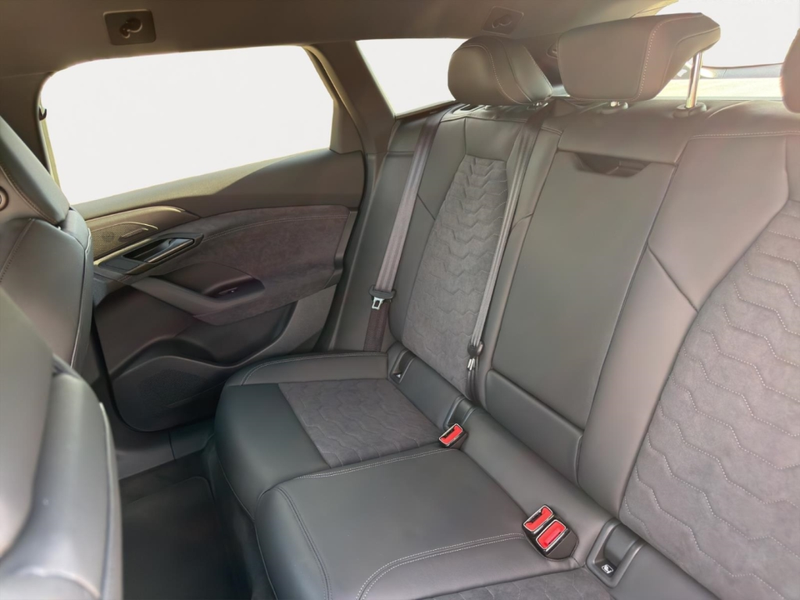 Audi A6 Avant S line business performance 270 kW — photo 12