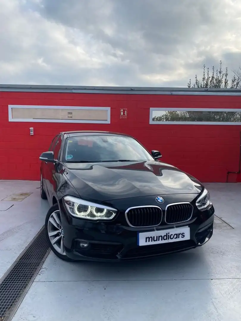 BMW 116 118i Schwarz - 2