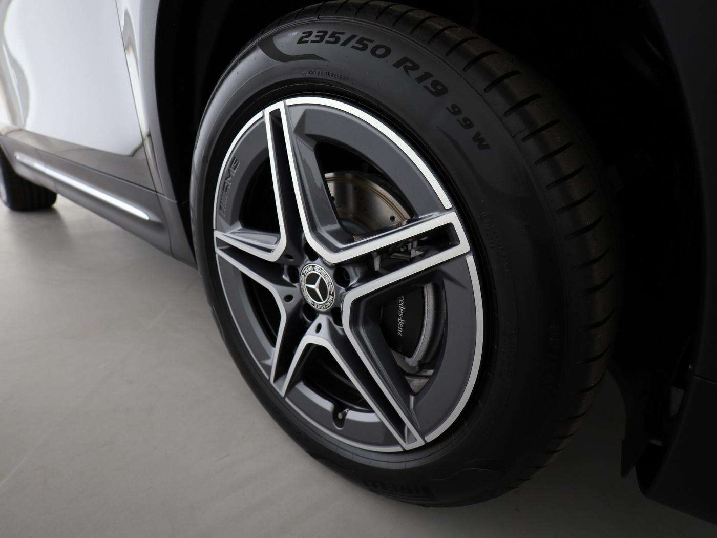 Mercedes-Benz GLB 200