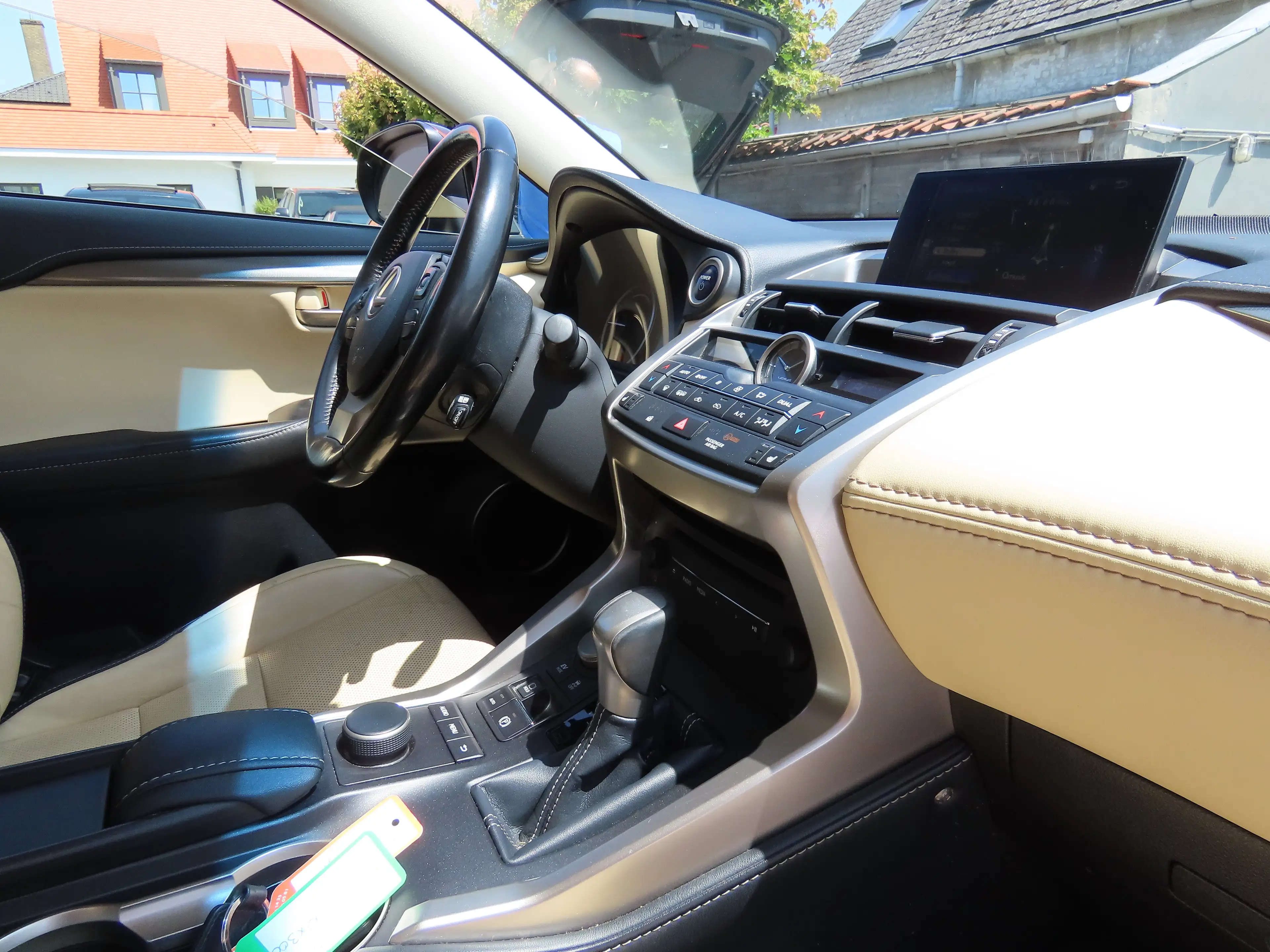 Lexus NX 300h 2.5i AWD Executive Line E-CVT — photo 8