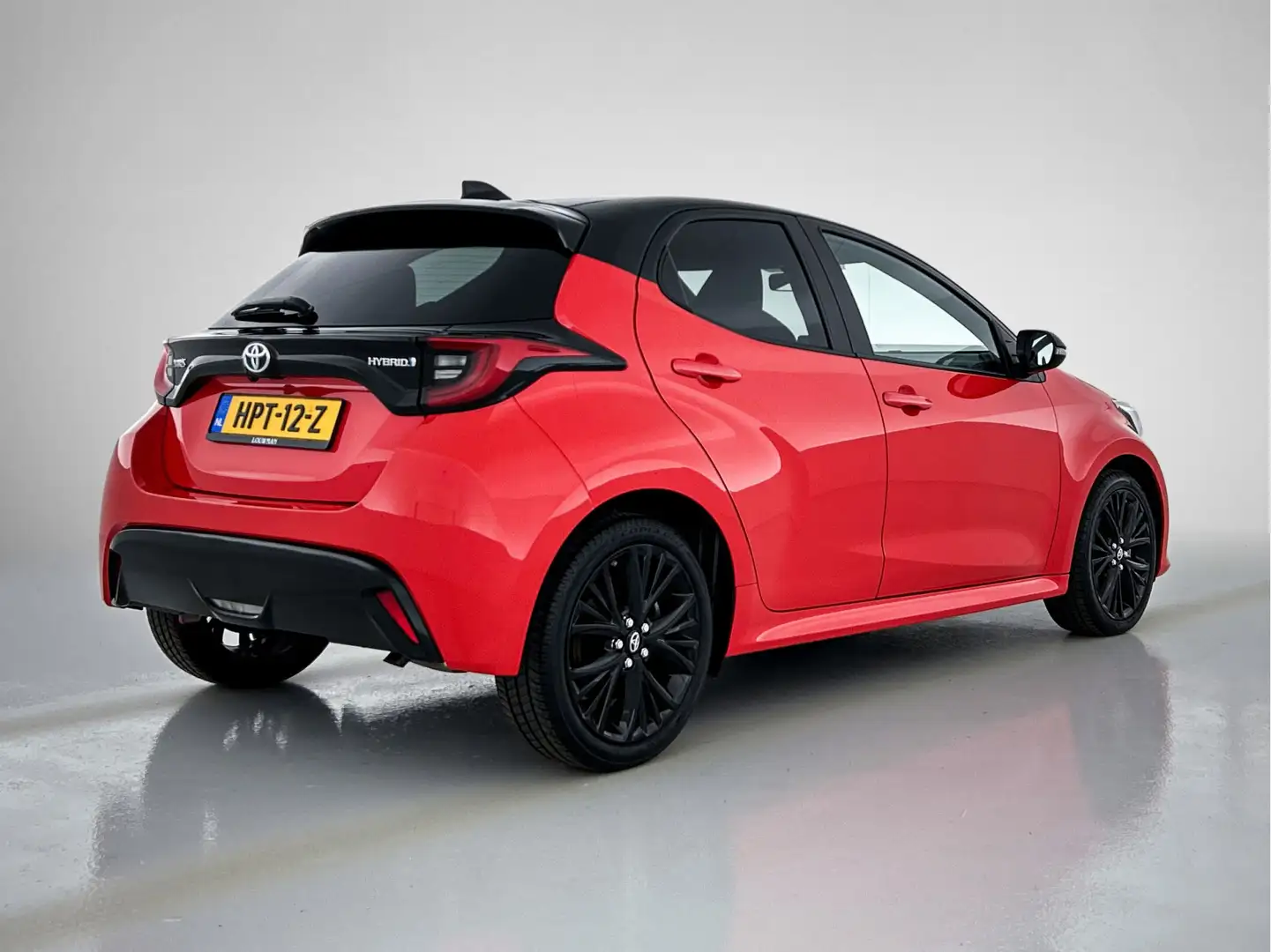 Toyota Yaris 1.5 Hybrid Executive | Navigatie | JBL | Stoelverw Rouge - 2