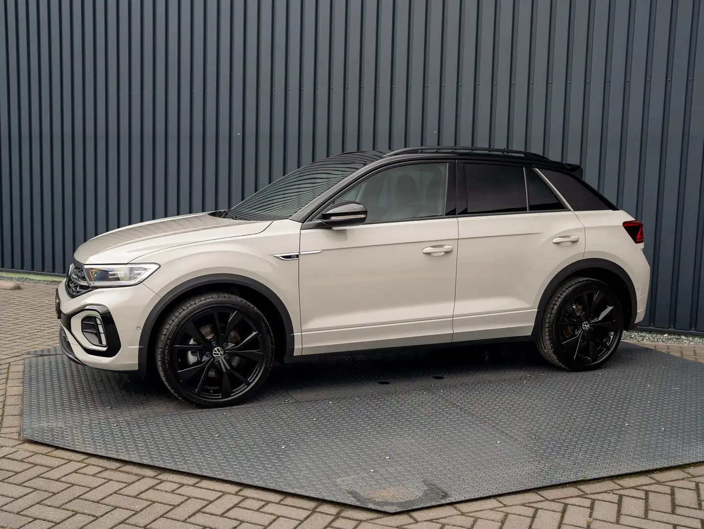 Volkswagen T-Roc 1.5 TSI R-Line Business | Panodak | Beats | Keyles Grau - 2