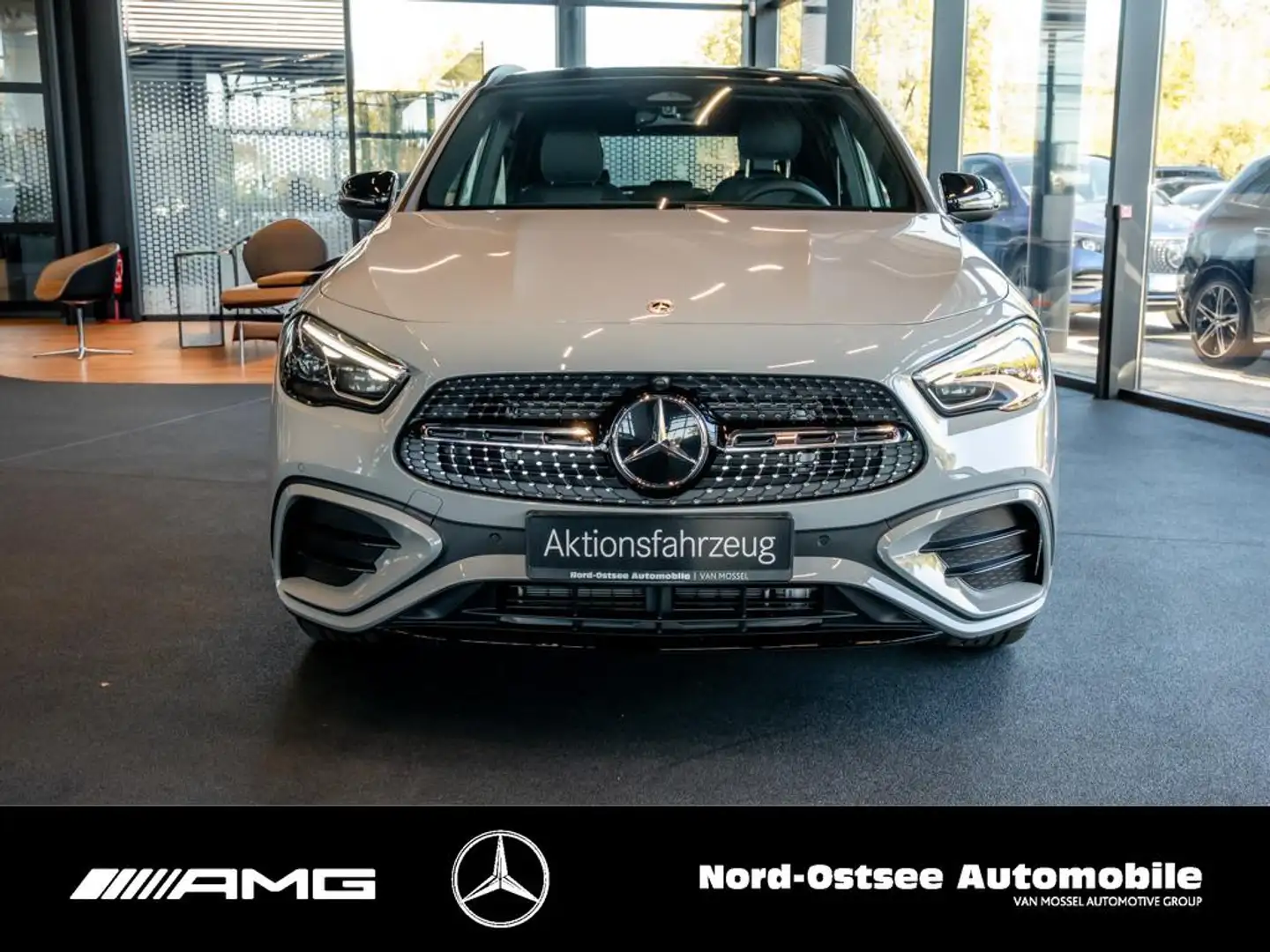 Mercedes-Benz GLA 180 AMG-EDITION NIGHT PANO AHK DISTRON 20-ZO Grau - 2