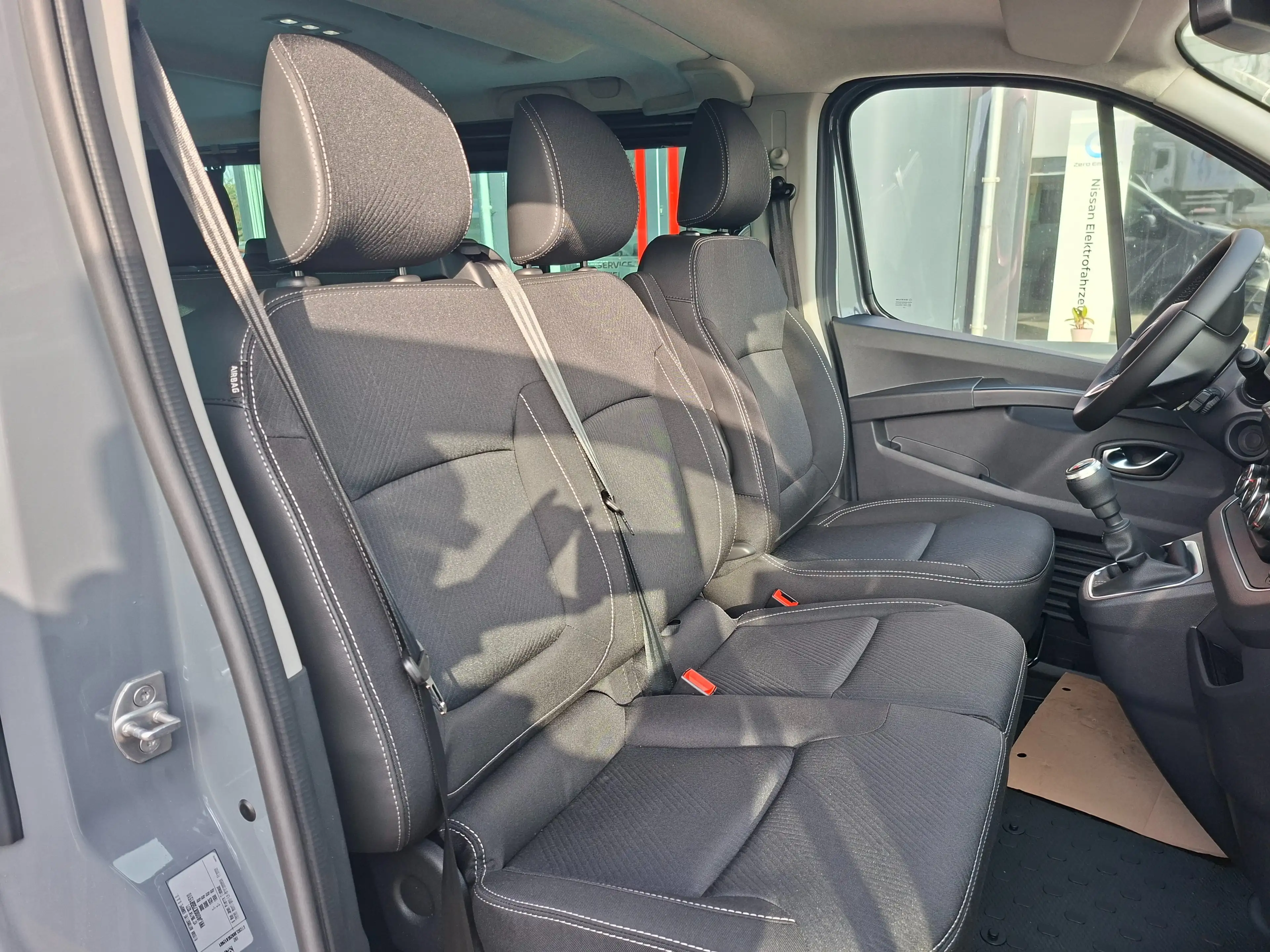 Nissan Primastar L1H1 2,8t Tekna Design HK — photo 14