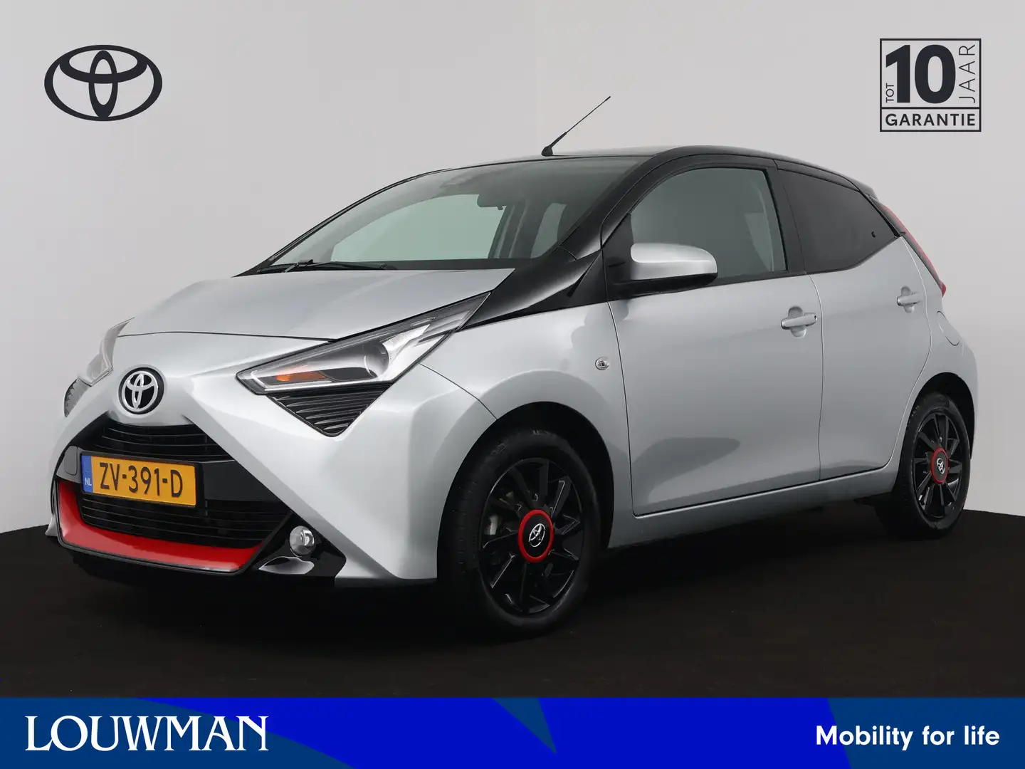 Toyota Aygo 1.0 VVT-i x-clusiv Grijs - 1