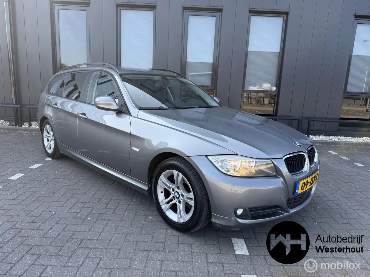 BMW 318 3-serie Touring 318i Business Line Airco Navi Lede Grau - 1