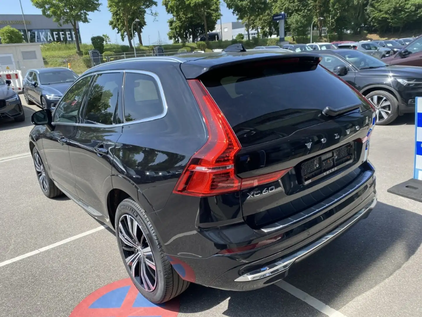 Volvo XC60 Ultimate Bright AWD B5 Diesel EU6d HUD StandHZG Di Nero - 2