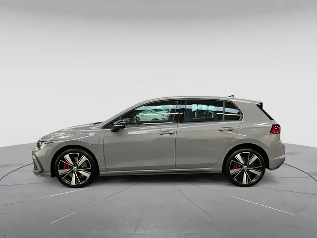 Volkswagen Golf view 3